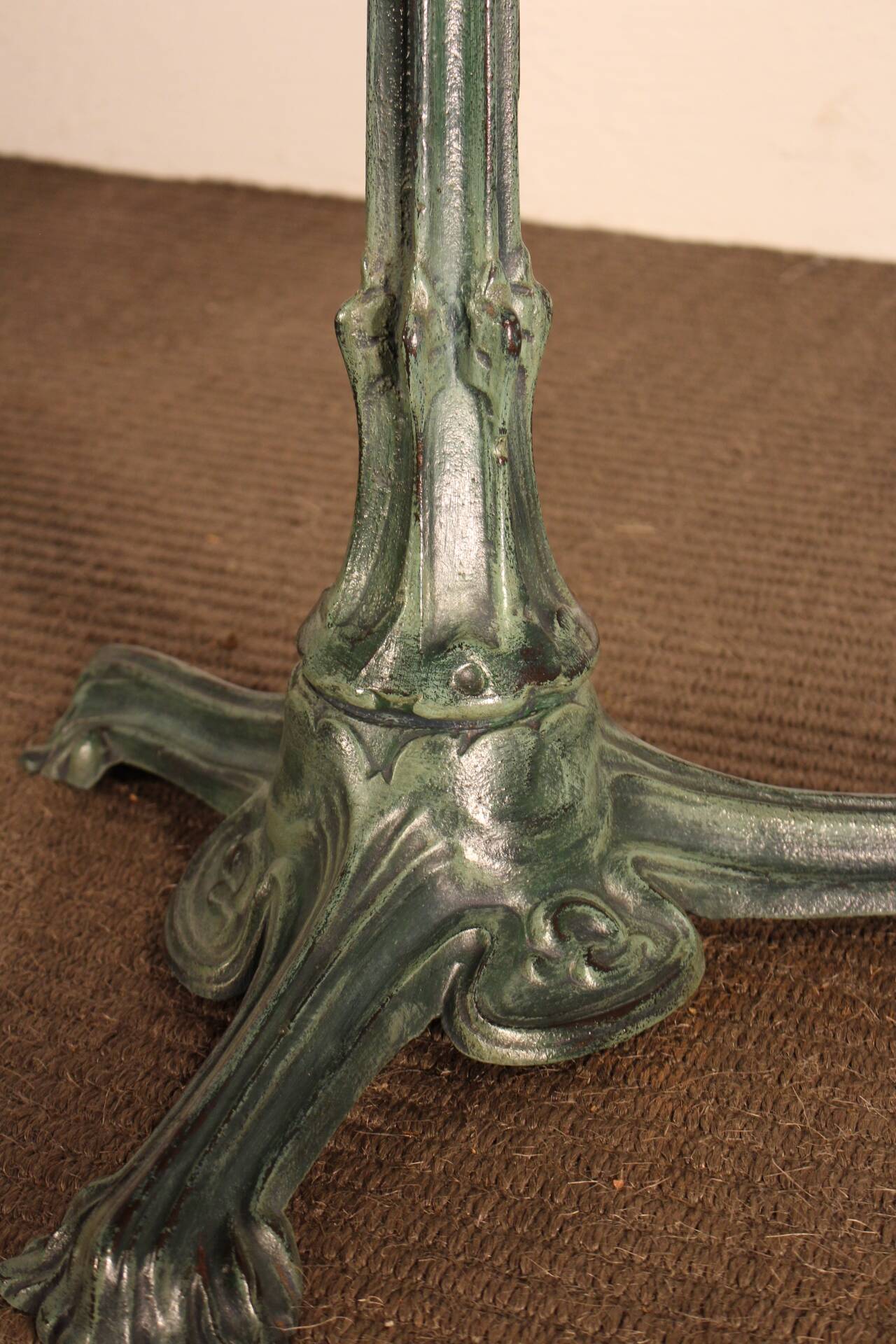 Art Nouveau pedestal table