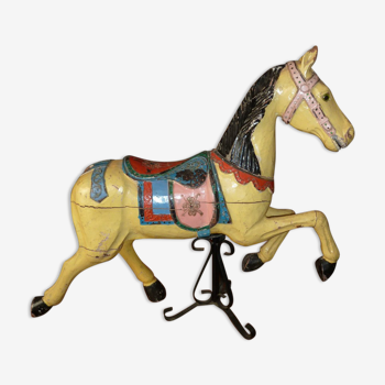 Cheval de manège en bois