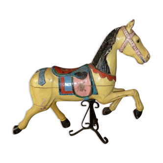 Cheval de manège en bois