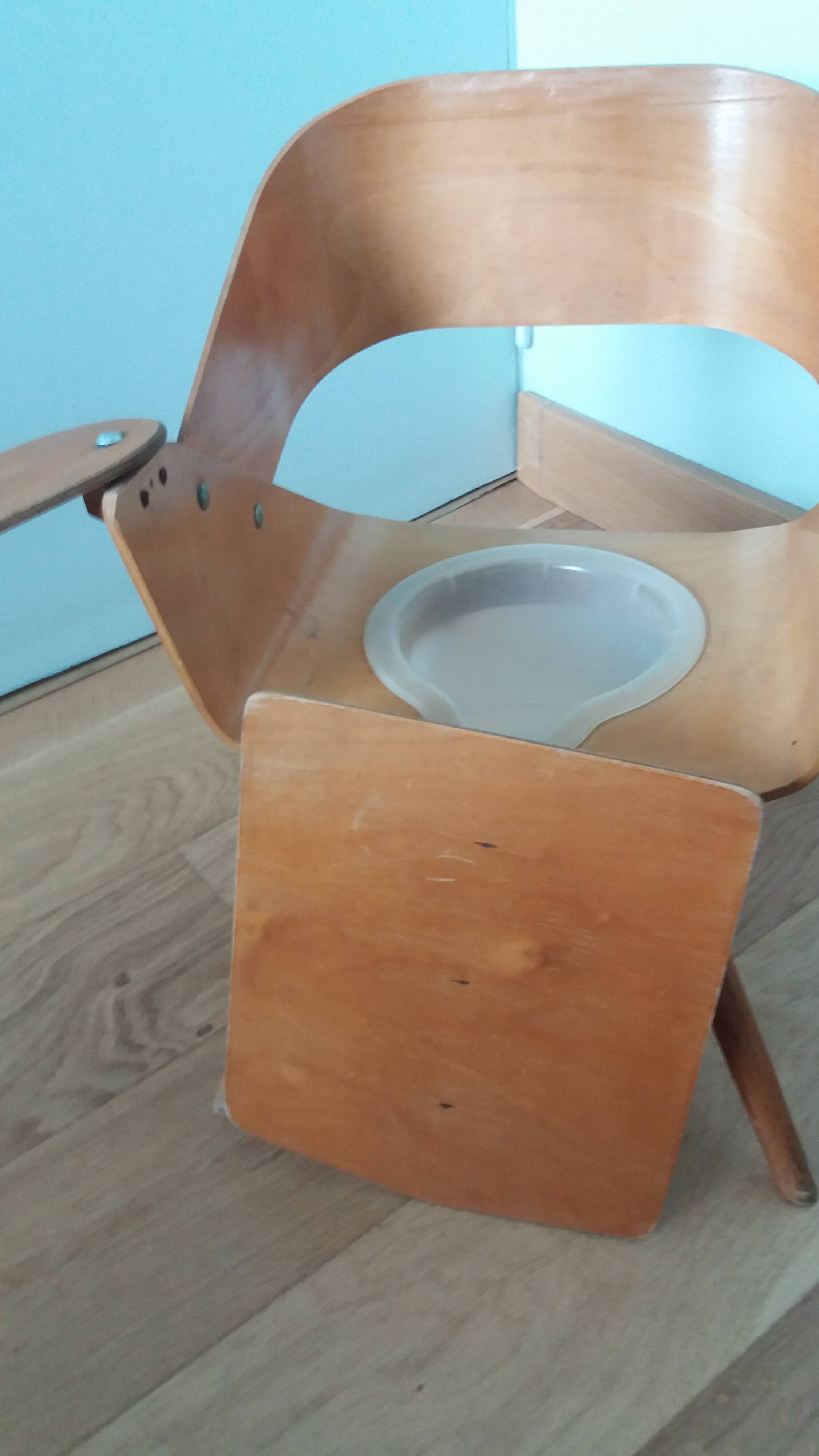 Baumann Baby Coquille children's armchair in bent wood with splayed legs.