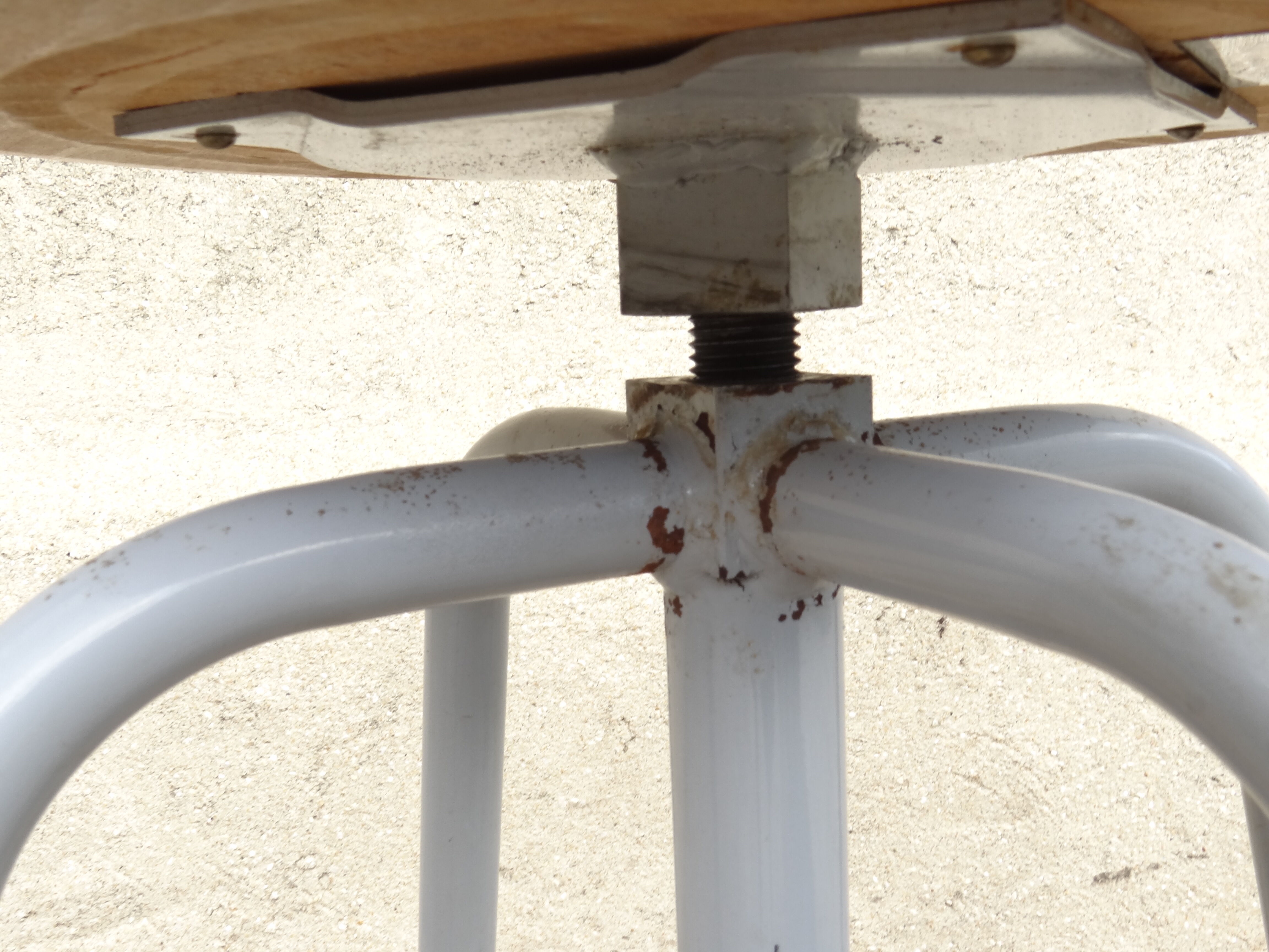 UNIC 1950 screw stool