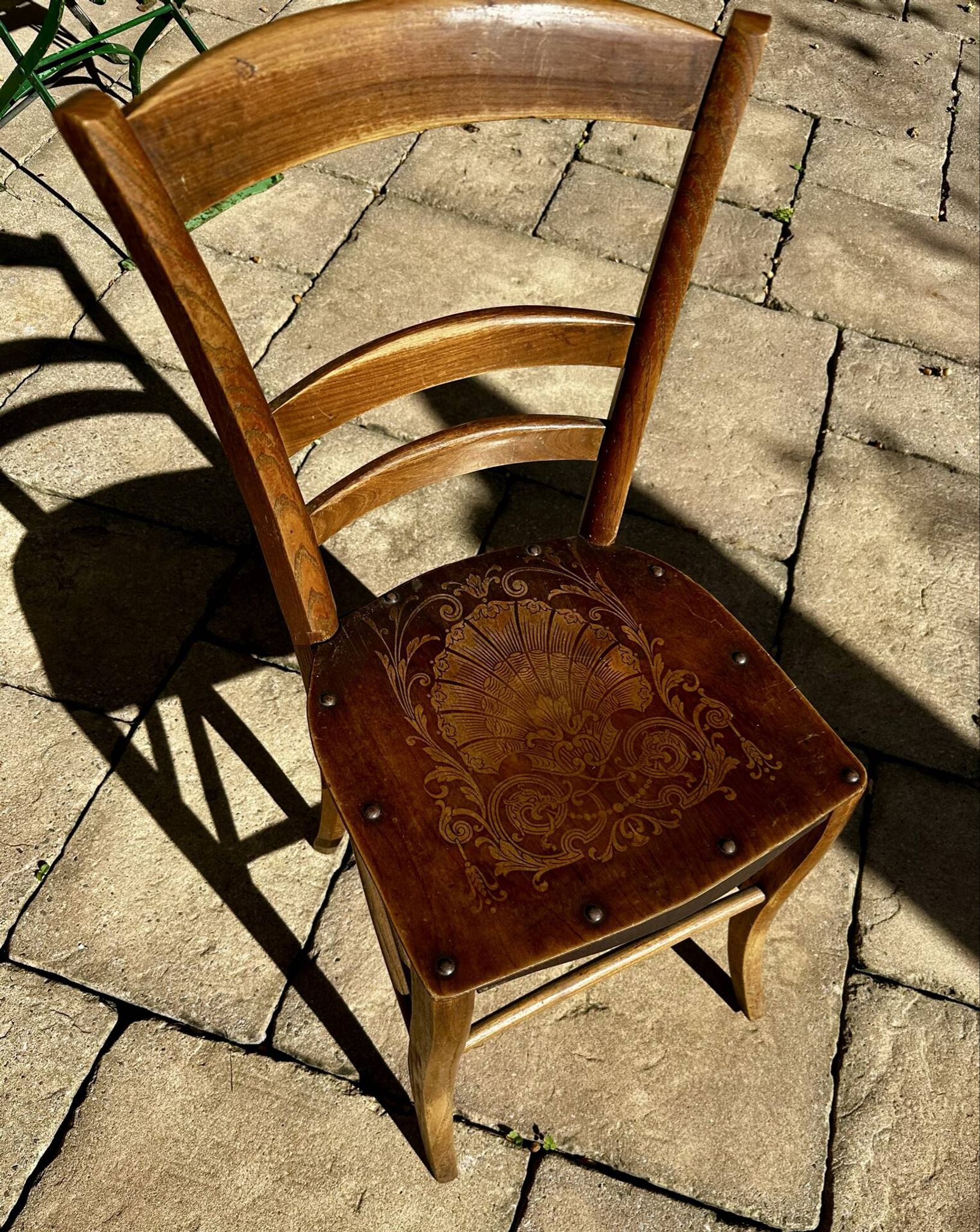 Chaise de bistrot ancienne