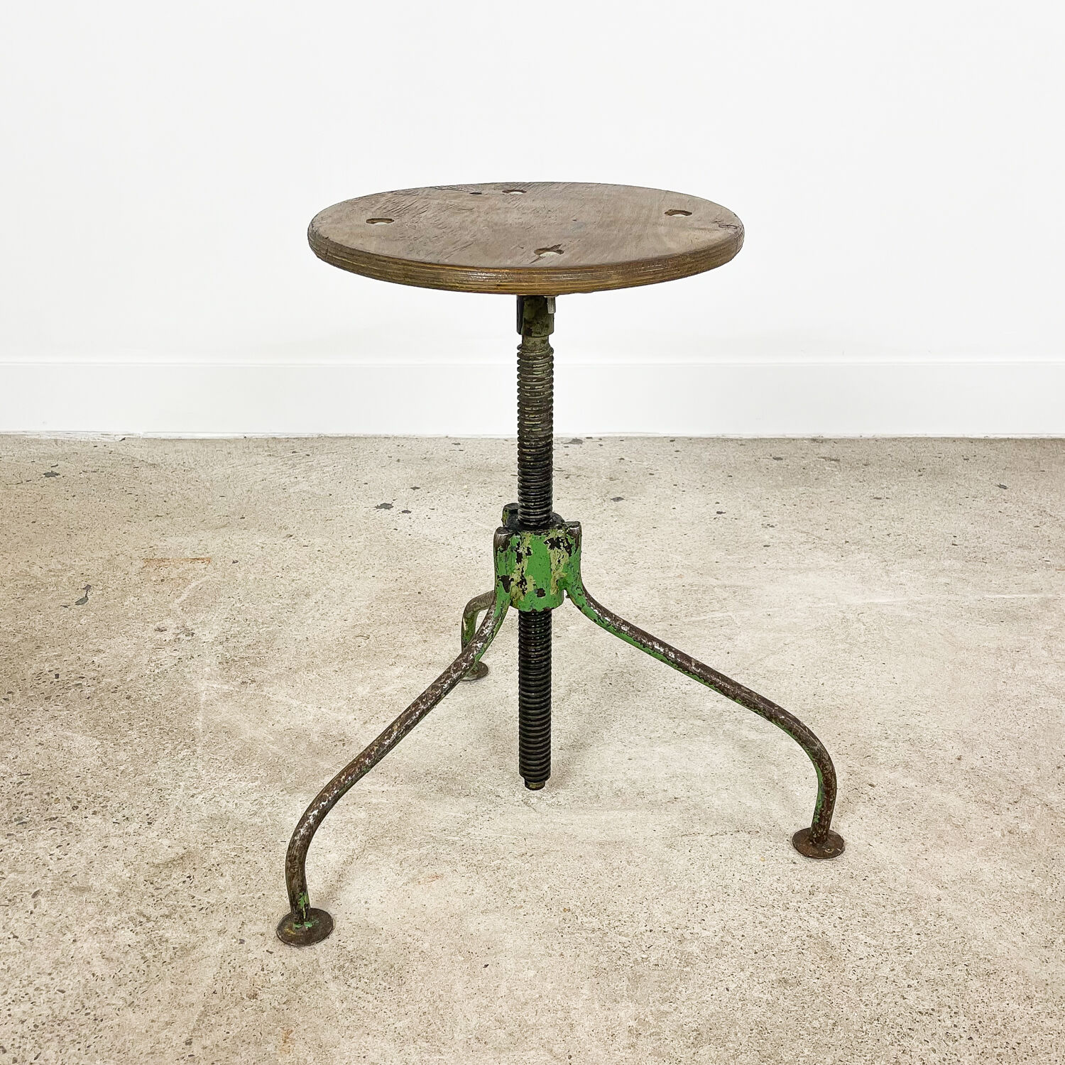 Industrial 3 legged factory swivel stool Green