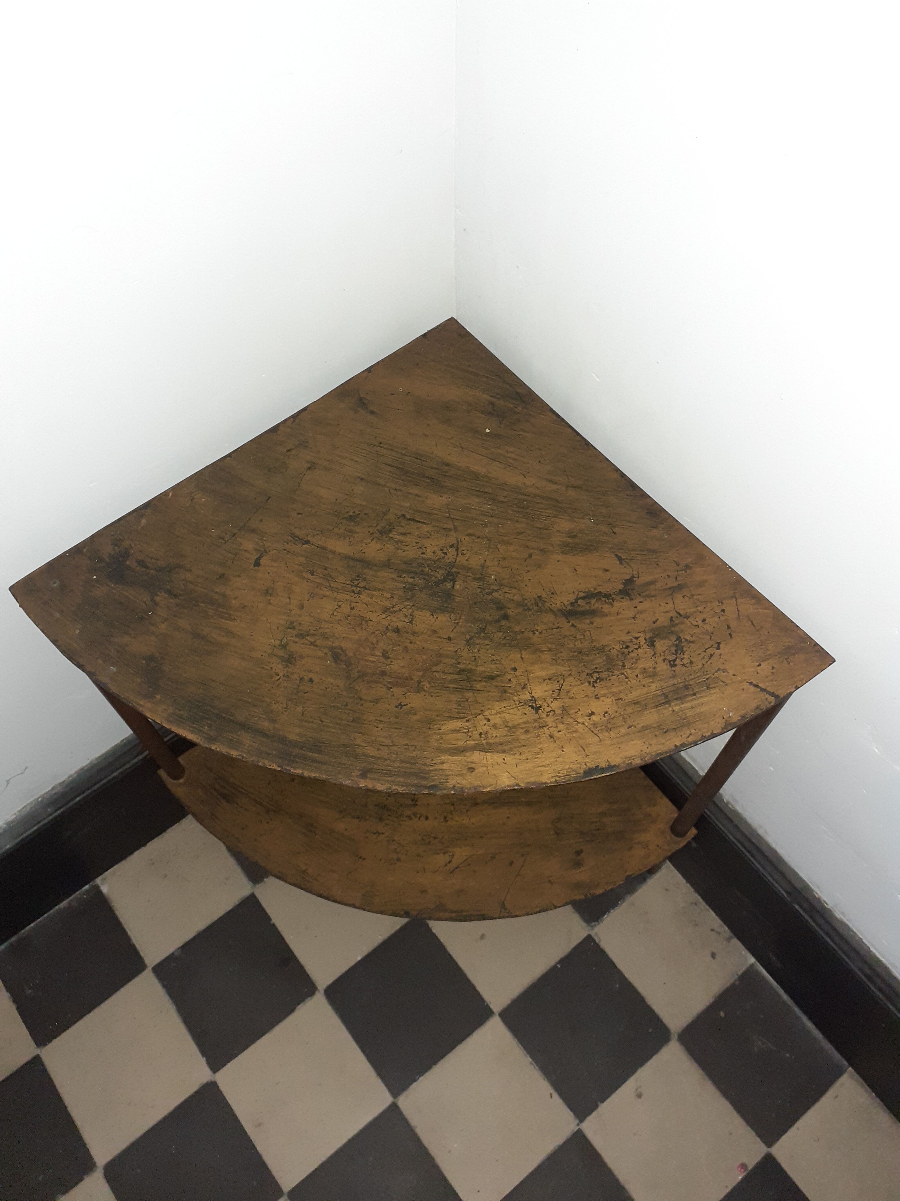 Meuble étagère d'angle en métal doré