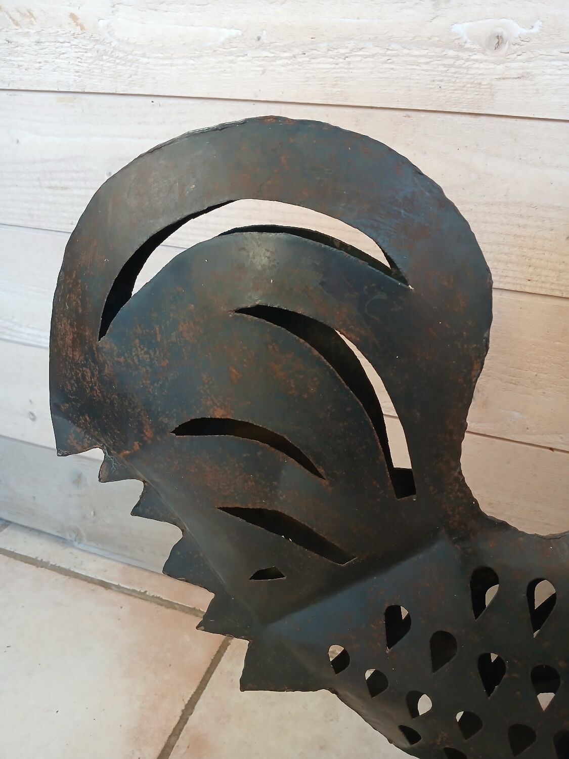 Wrought iron table lamp/rooster