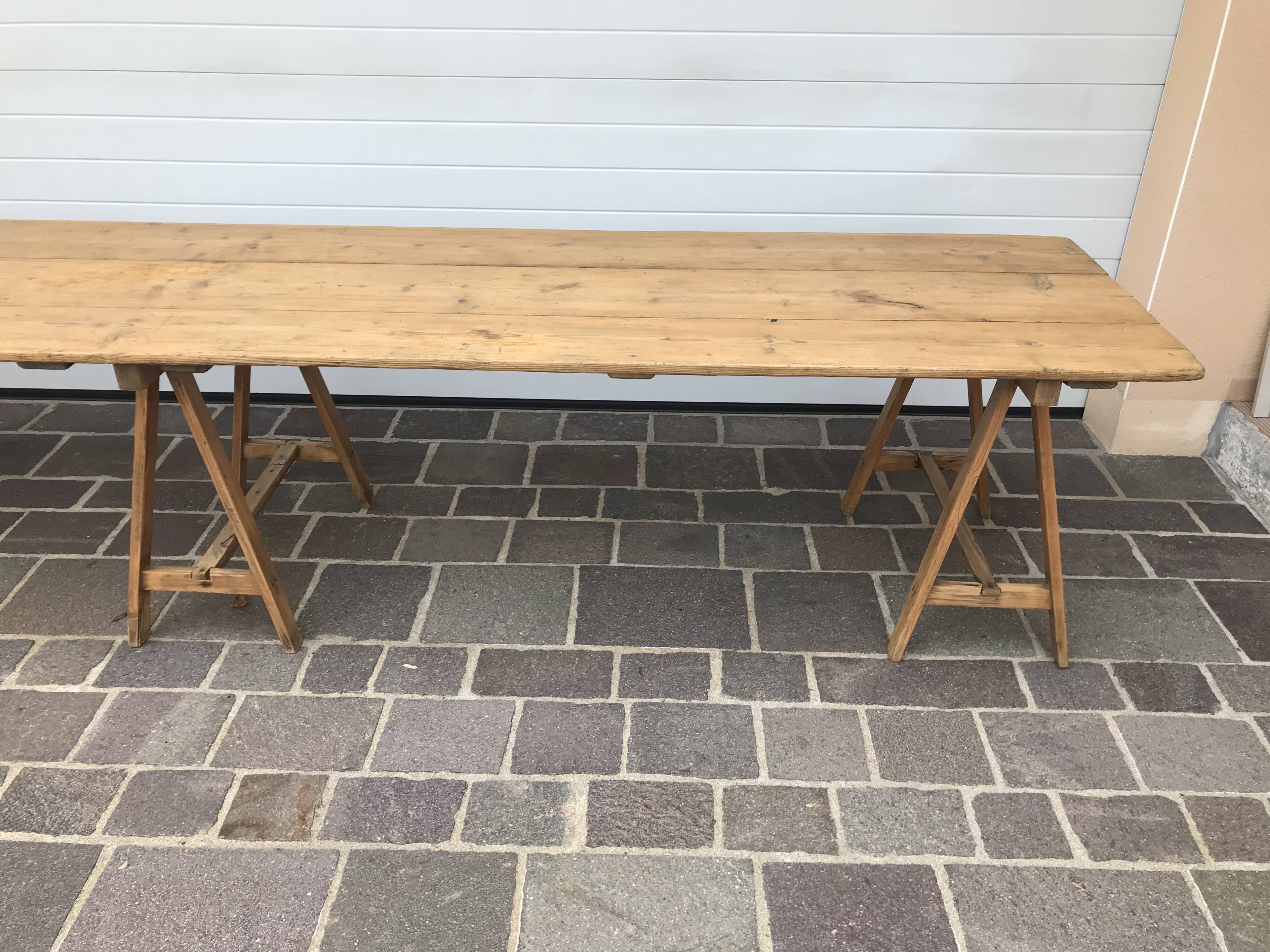 Winegrower's farm table