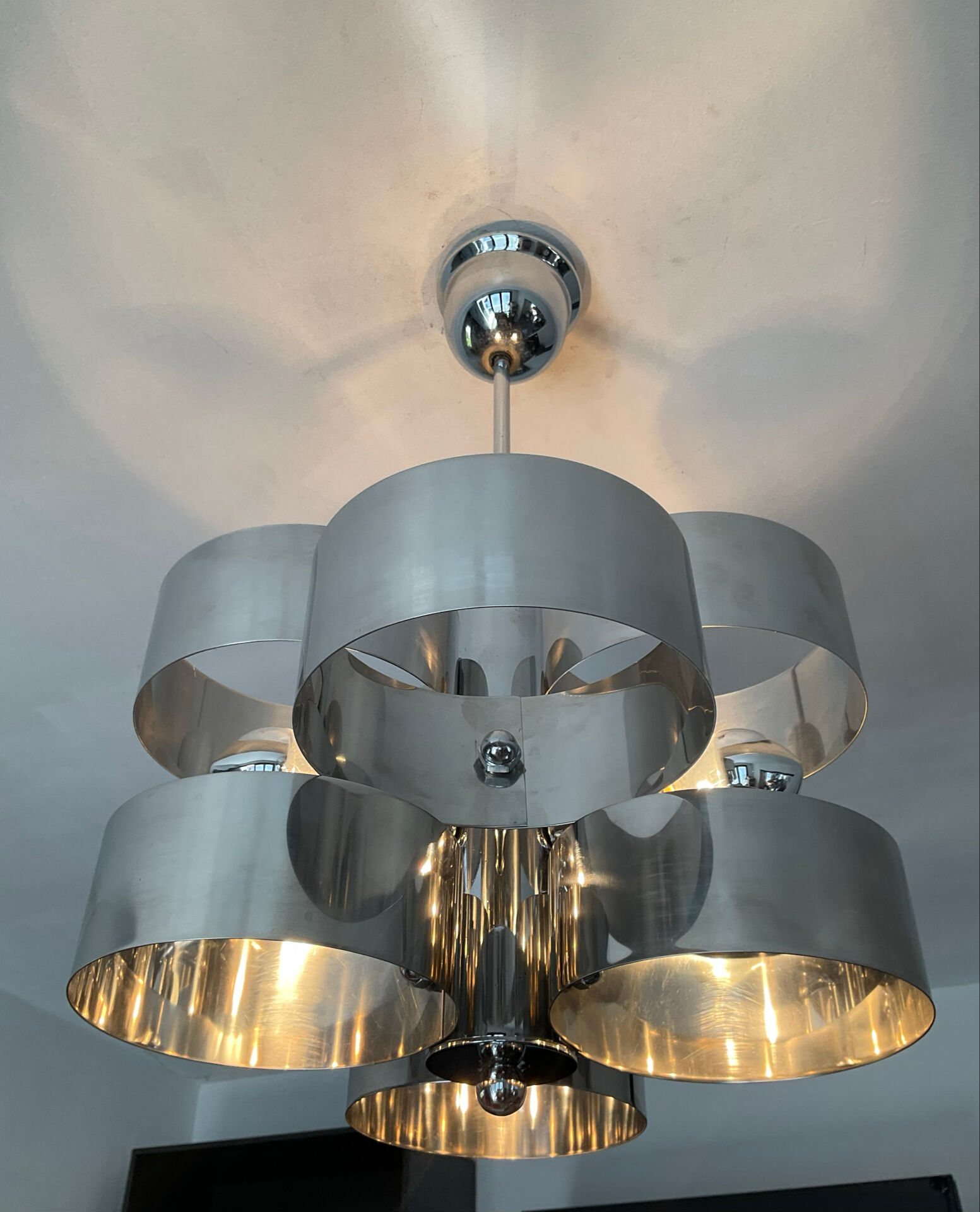 Chrome metal Space Age Sciolari chandelier from the 1970s.