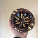 Empty pocket in gold ceramic