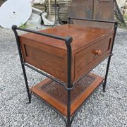 Table de chevet vintage en chêne massif et fer forgé