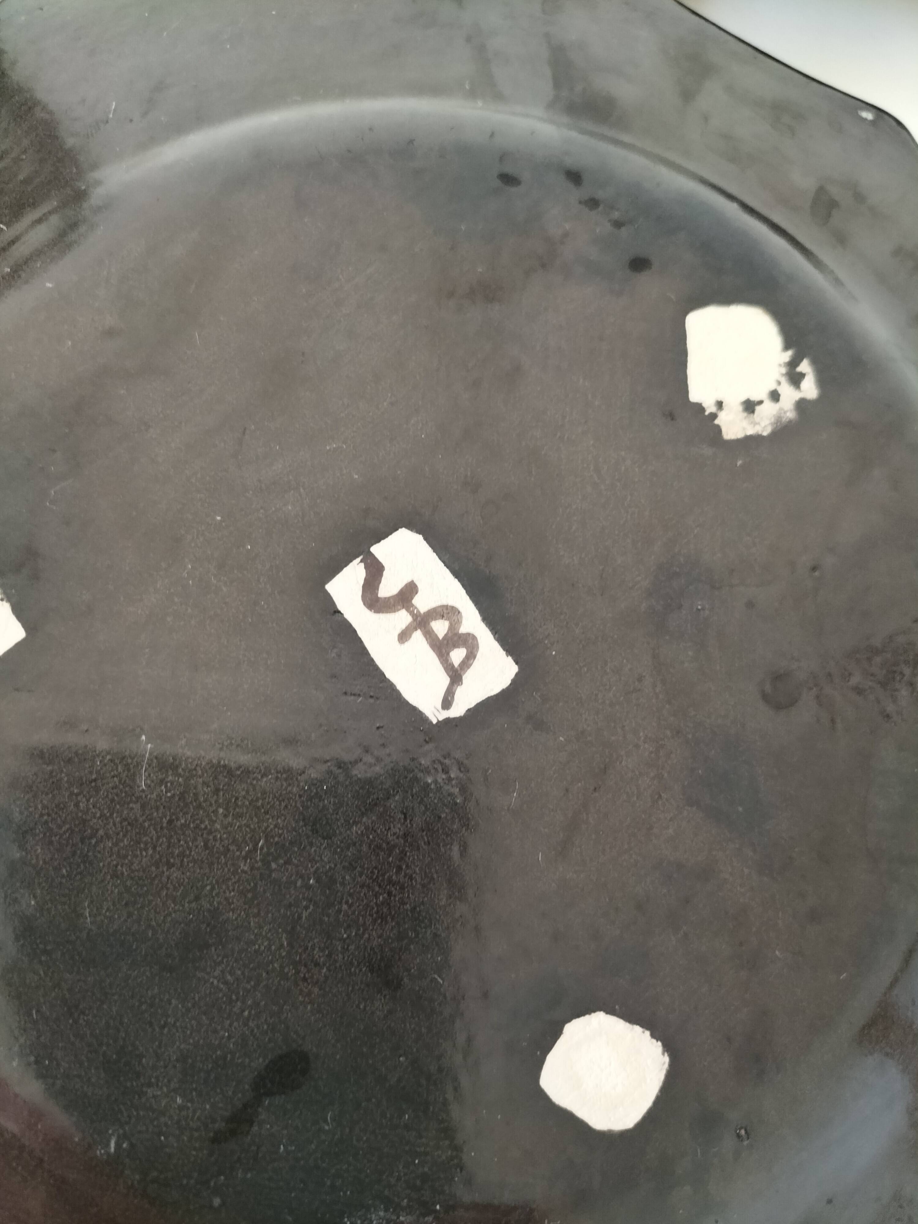 6 ceramic dessert plates shaped like a sunflower, signed CB.