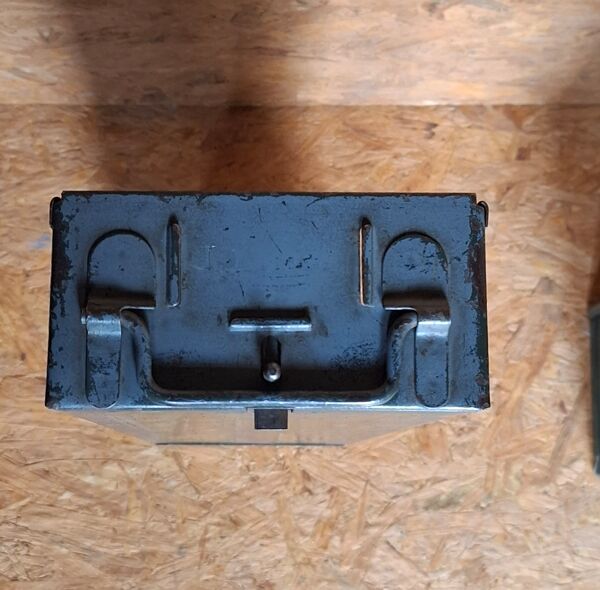 Meuble militaire à tiroirs métallique