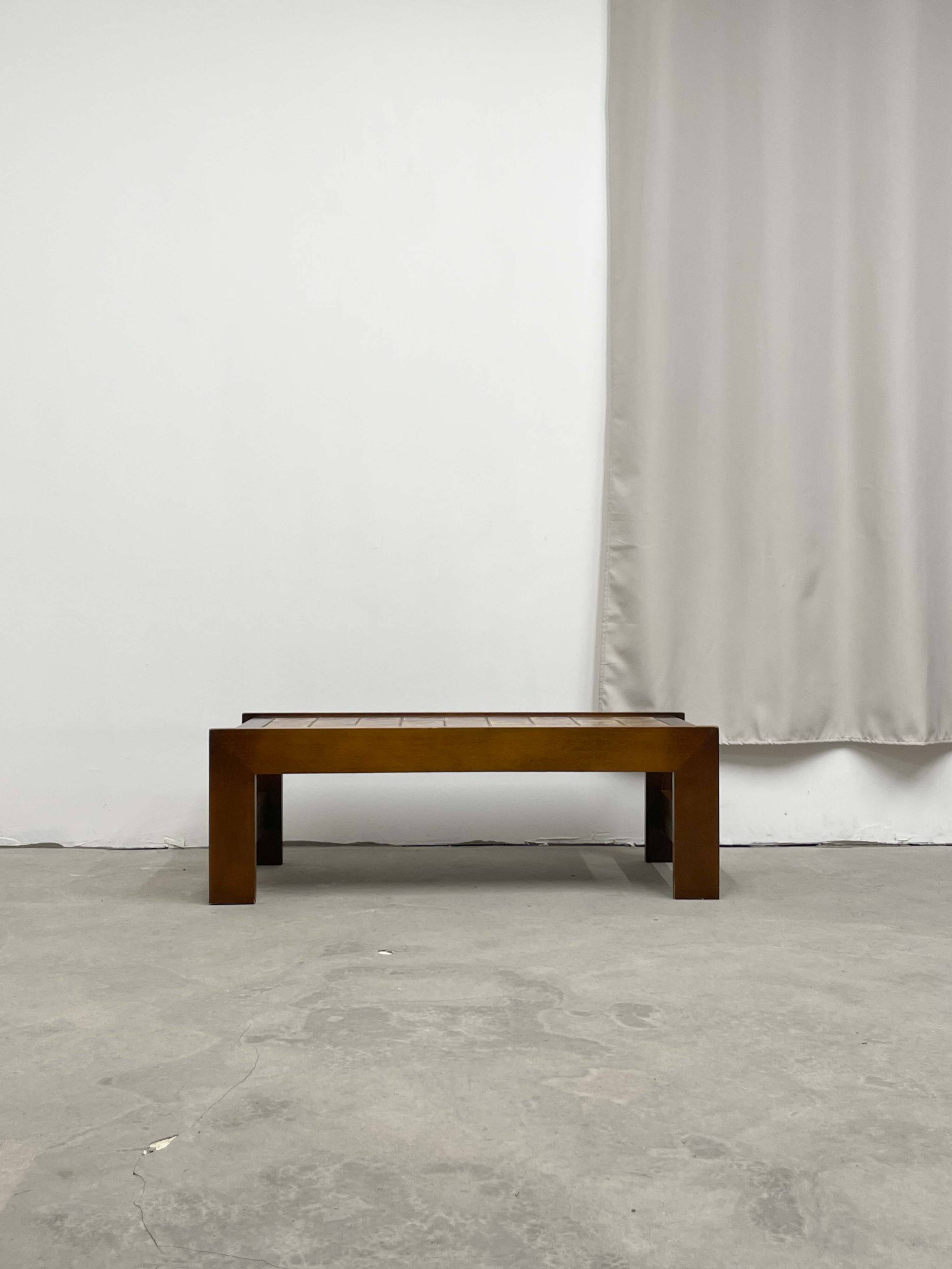 Table basse en bois et céramique