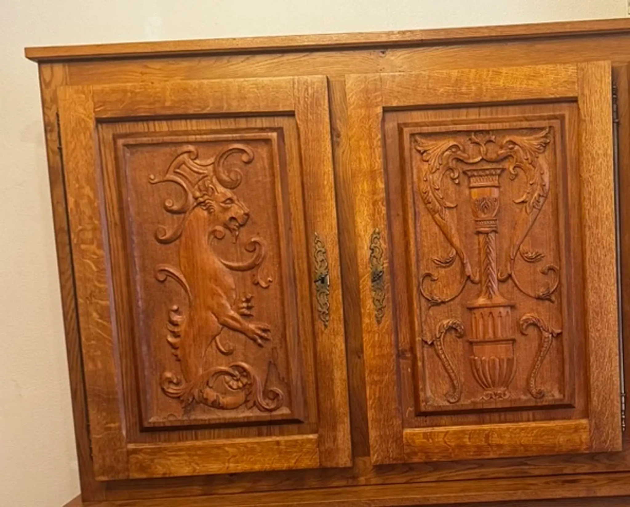 Superb carved oak buffet – Neo-Renaissance style – Exceptional decor