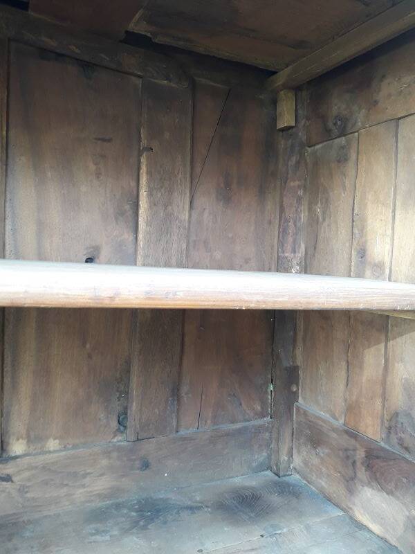 Bonnetière, standing man, Louis XV, 18th century walnut