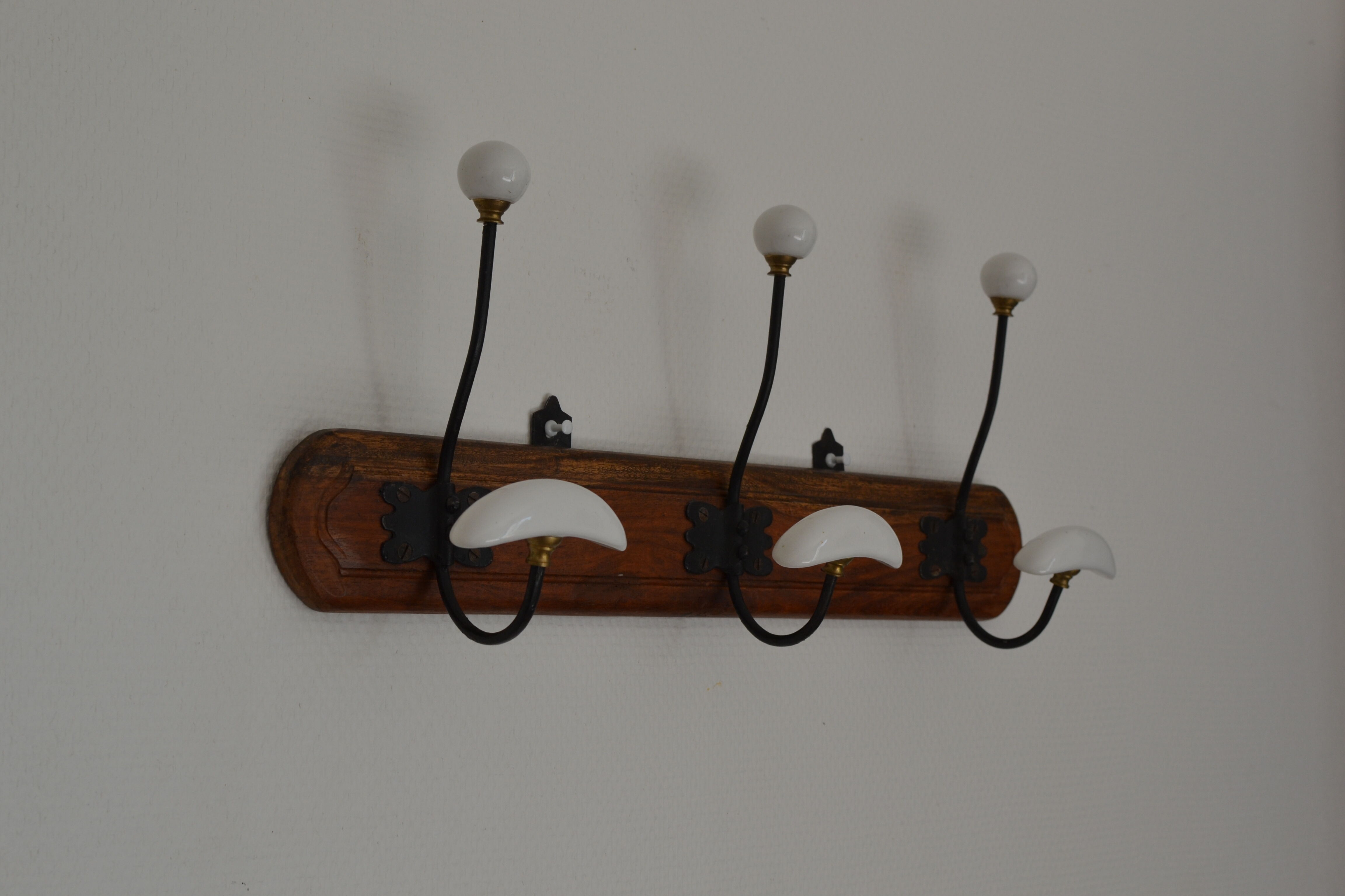 Vintage hook with 3 solid wood hooks