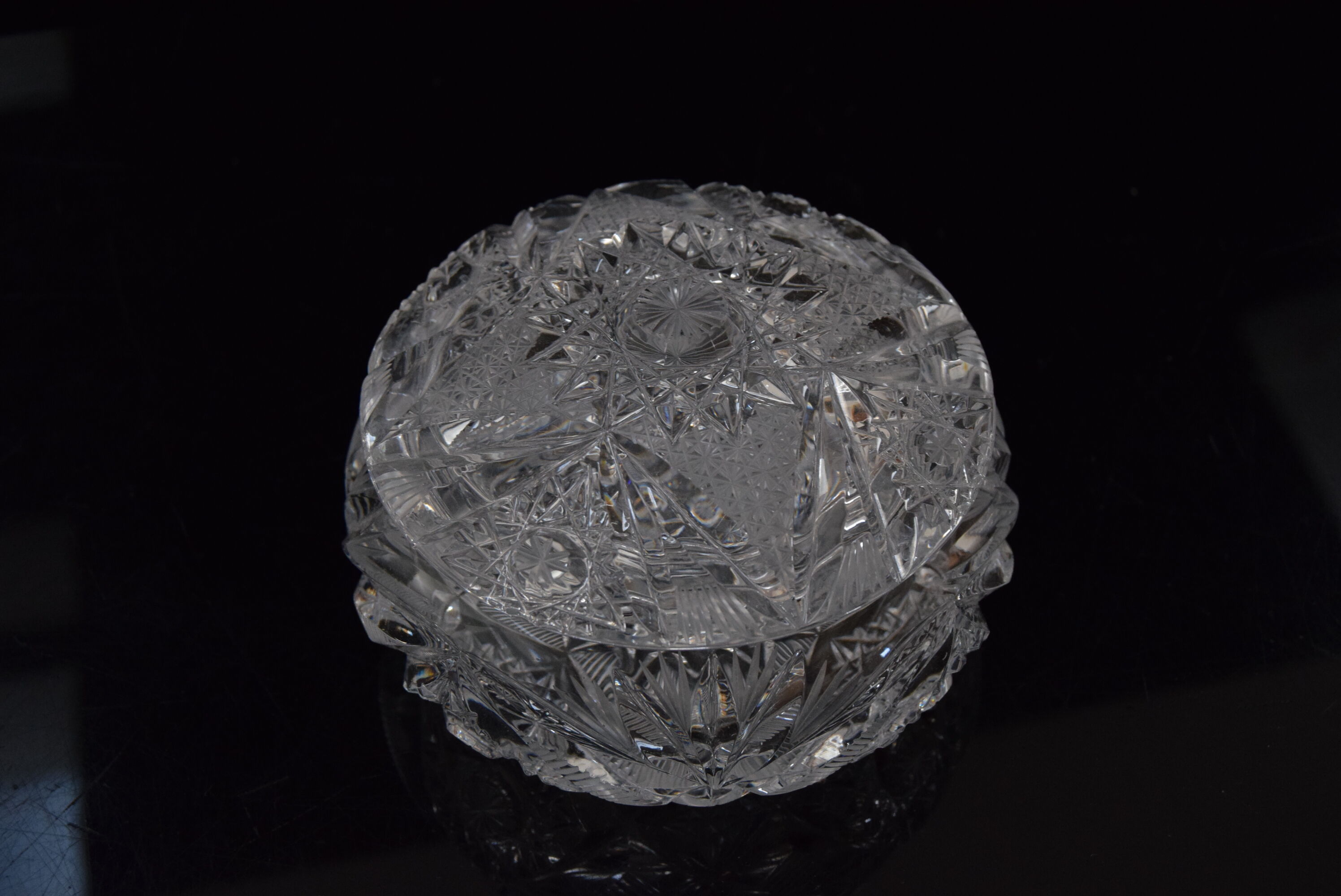 Sugary bowl,cut crystal glass,bohemia in the 1960's.