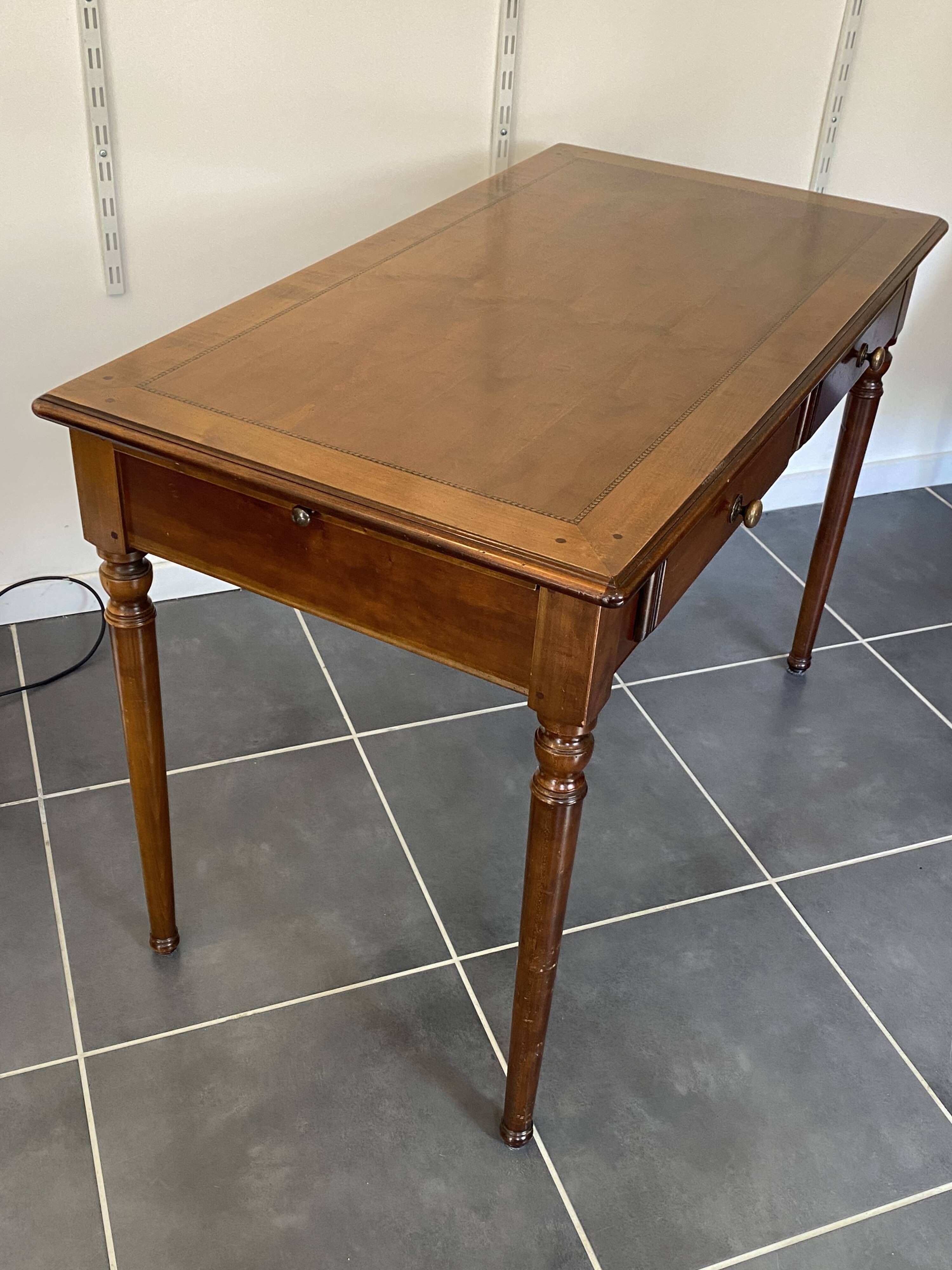 Antique cherry wood desk with marquetry, 2 drawers and 2 shelves, 112x60 h76cm.