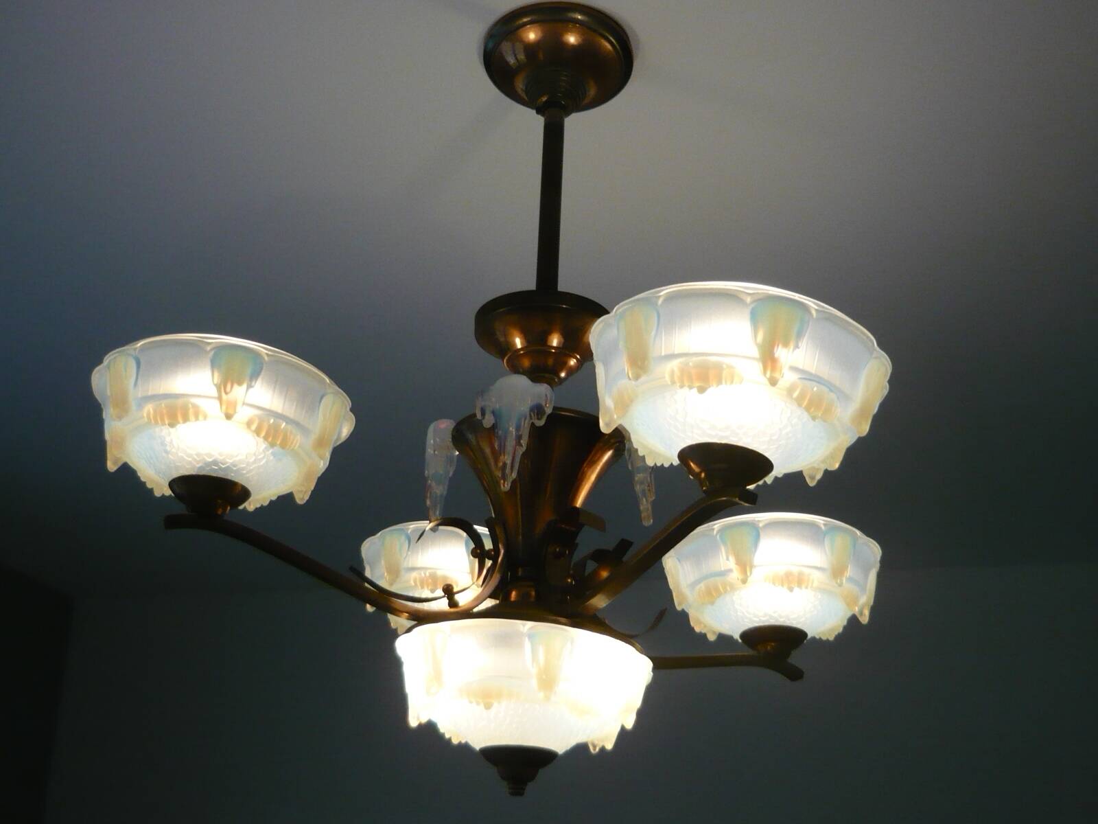 Ezan chandelier art deco opalescent glass