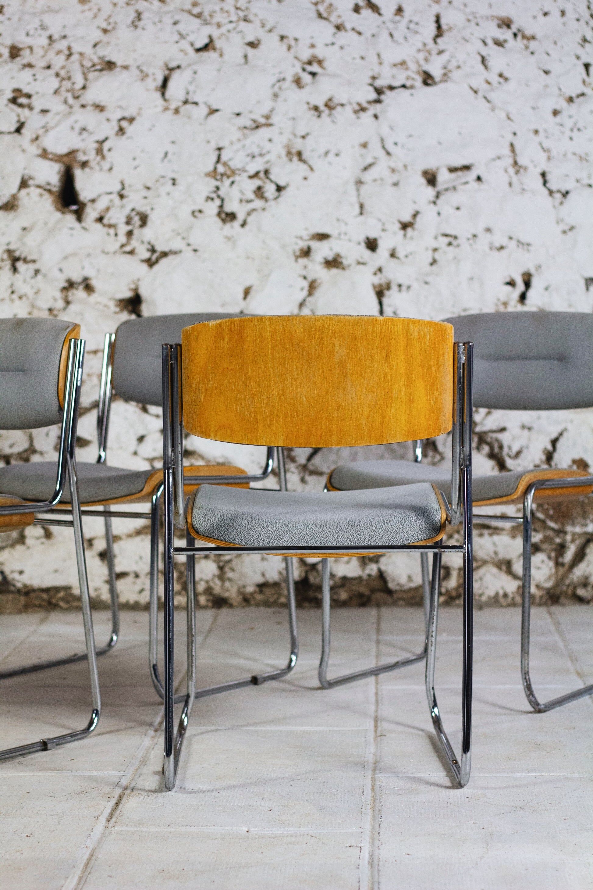 4 conference chairs from La Sorbonne, 1970