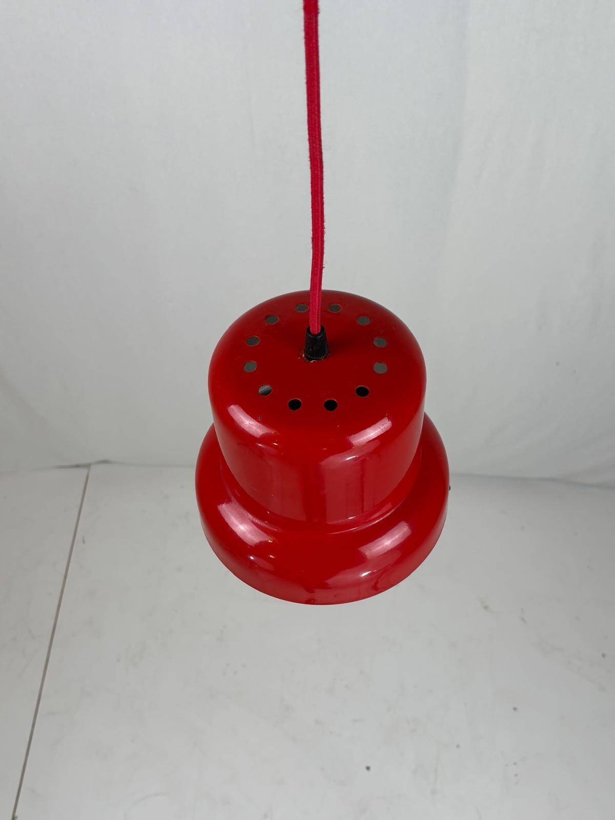 suspension métal rouge - Danemark années 70/80