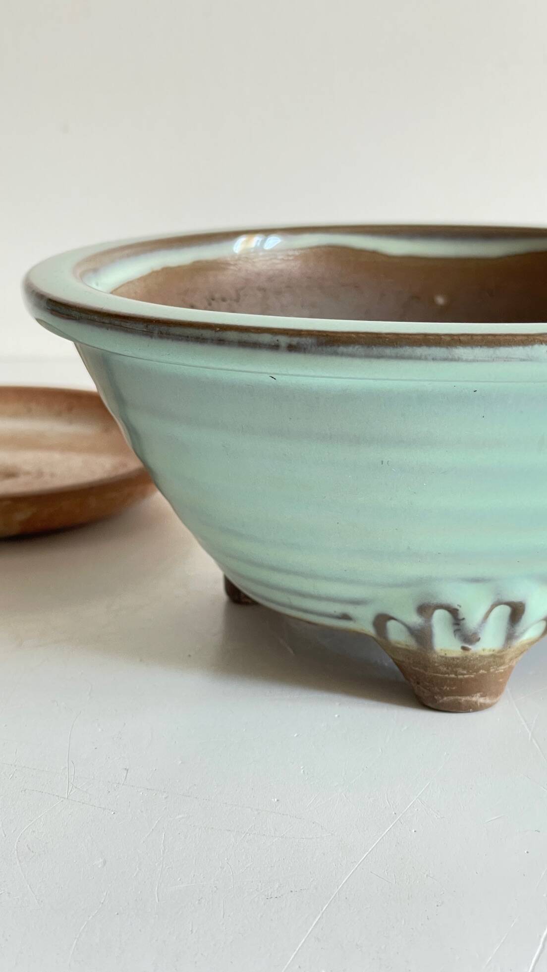 Pot tripode et soucoupe céramique vintage