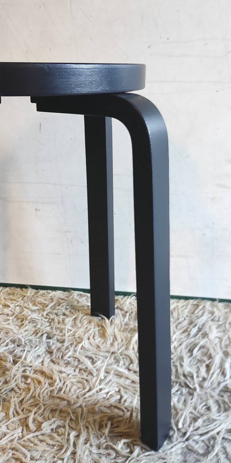 Designer stool in black lacquered solid wood - 80s/90s