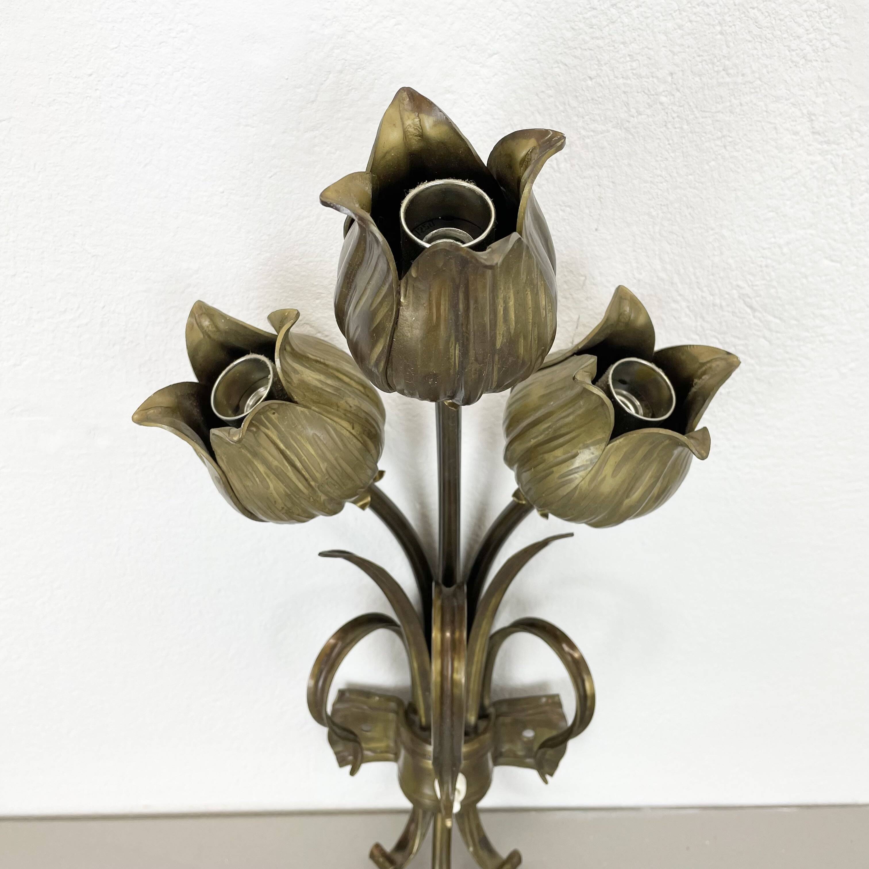 Sculptural 44cm brass  "flower" theatre wall light, italy, 1970s