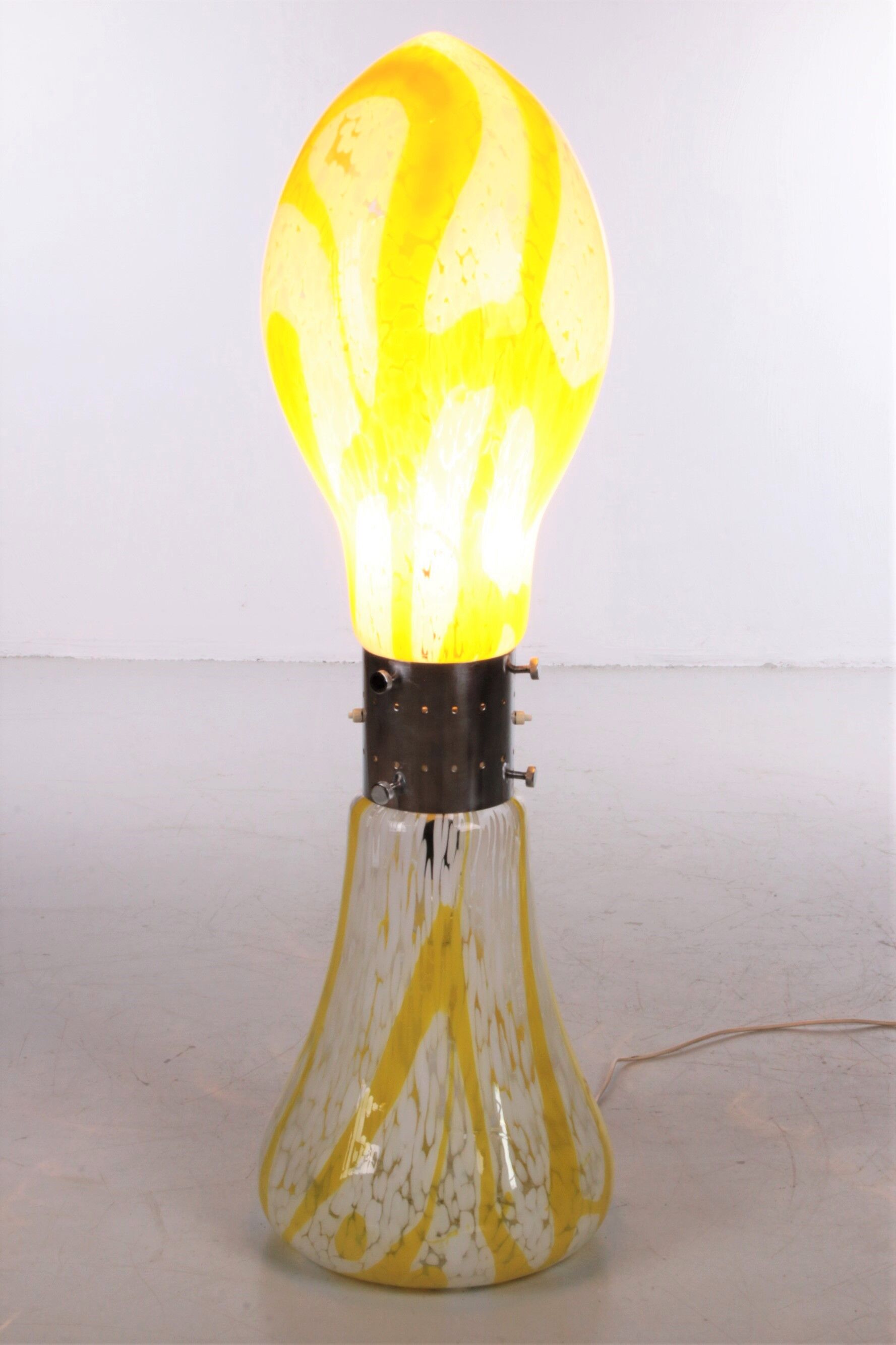 Carlo Nason model Lipstick Design Floor Lamp, Made by Mazzega Italy.