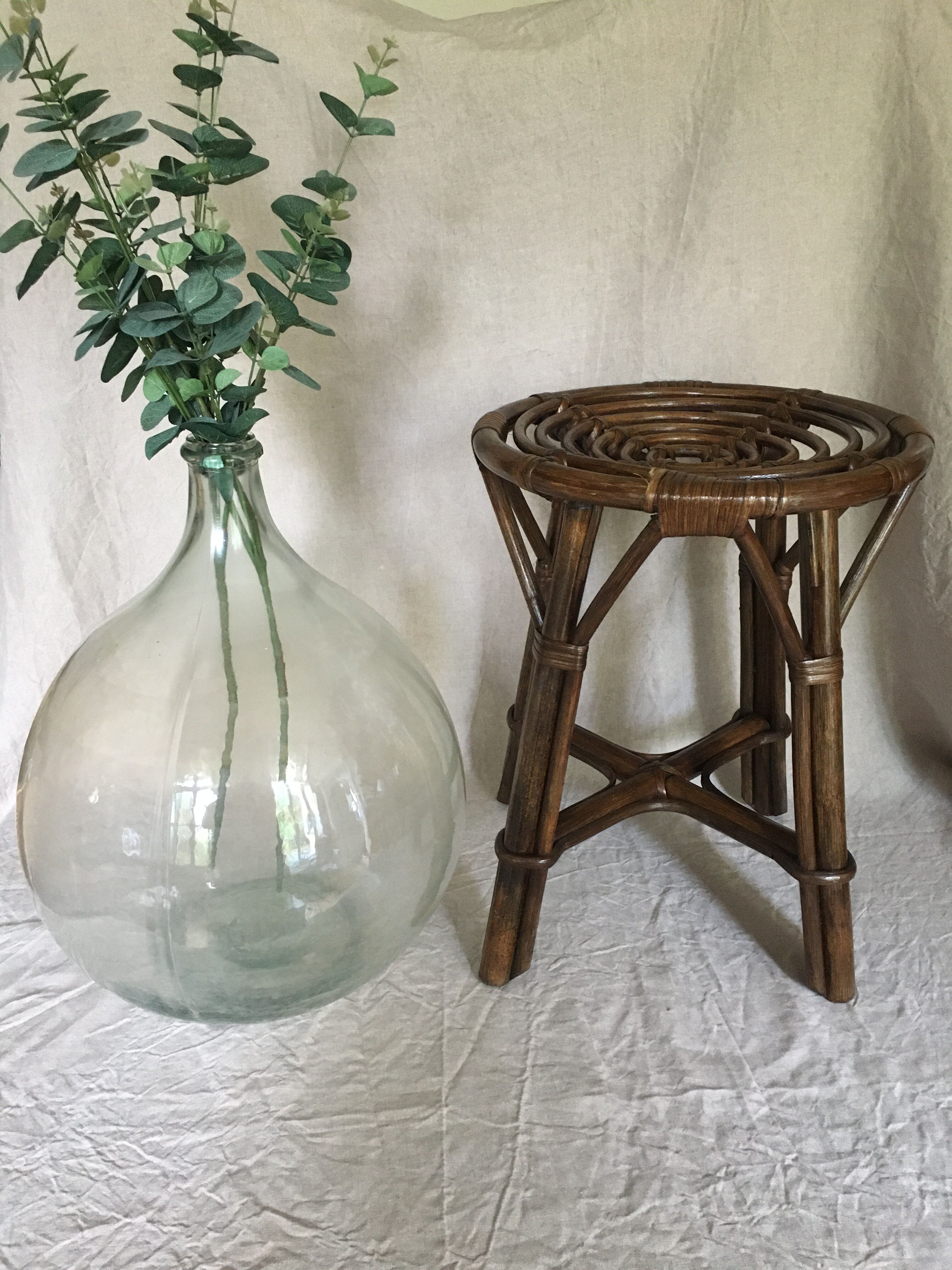 Vintage brown rattan tabout