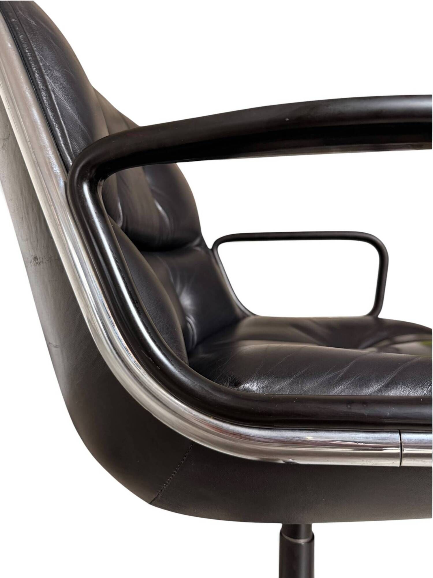 Charles Pollock Executive office chair in black leather, Knoll