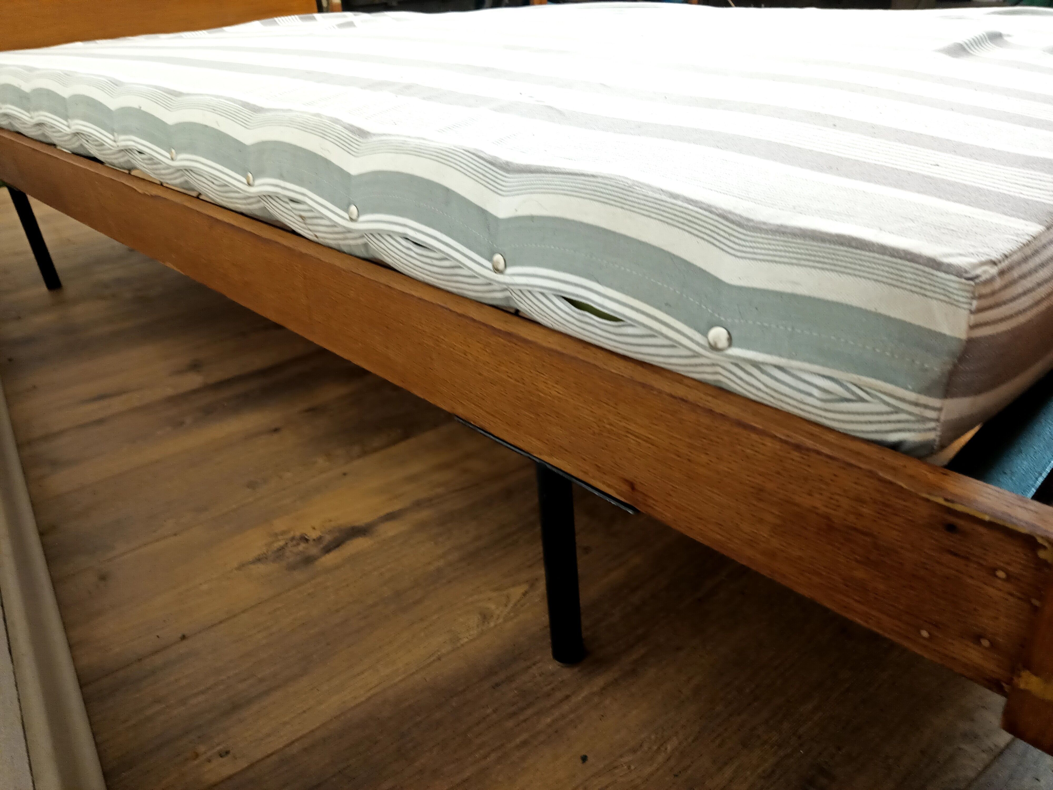 Vintage daybed bench bed