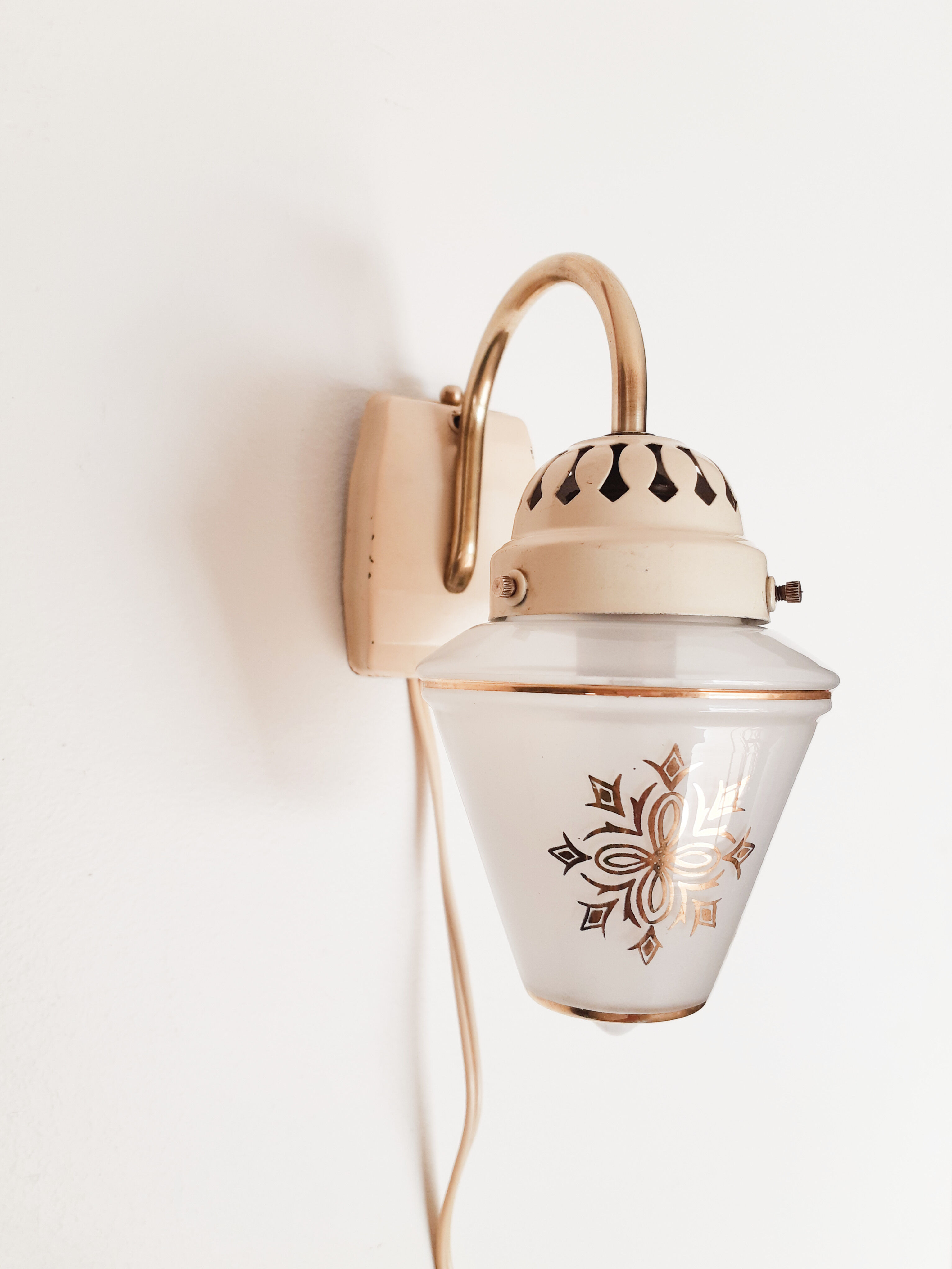 Wall lamp , bedside lamp , vintage , 50s