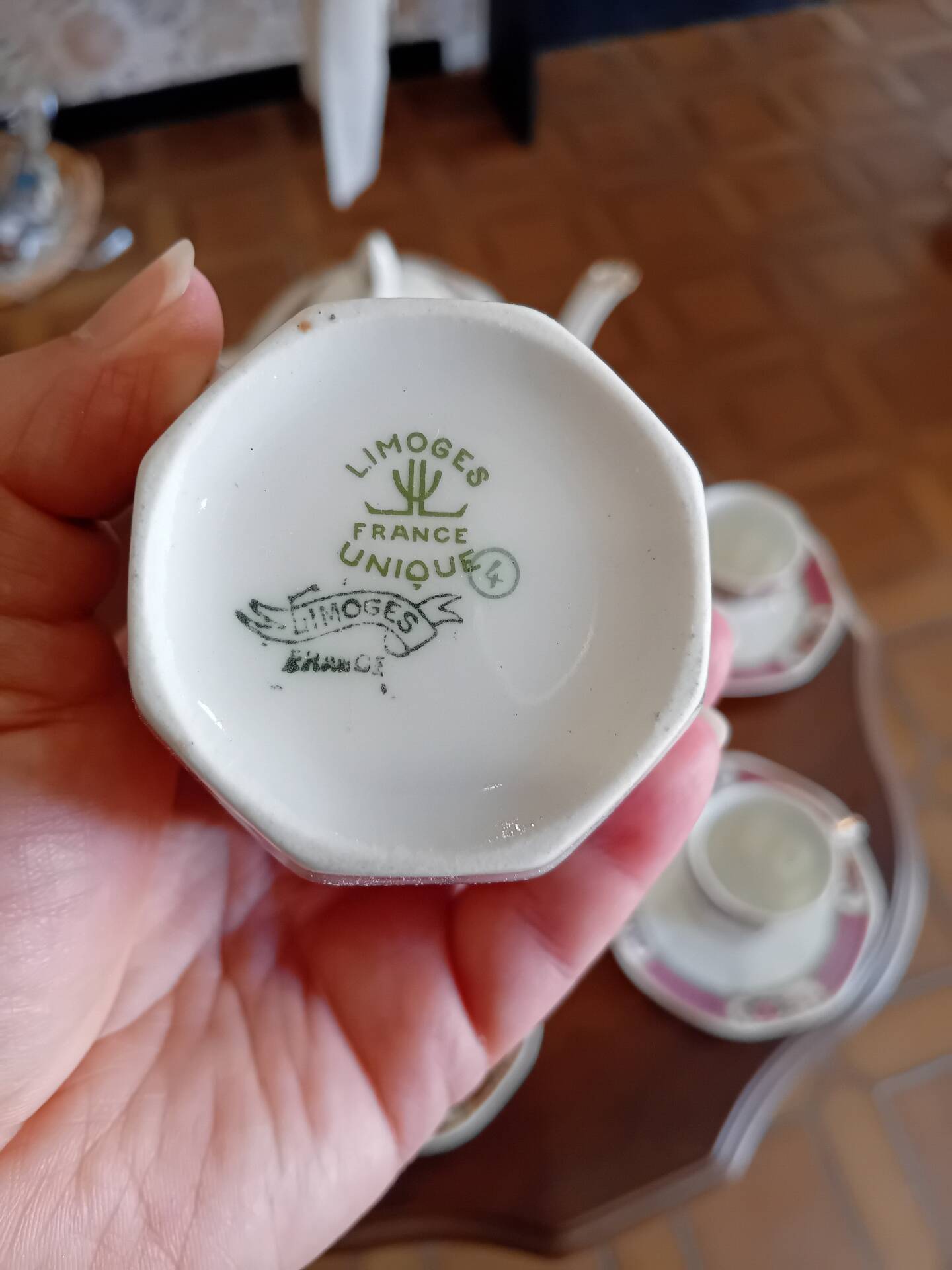 Coffee service set in Limoges porcelain.