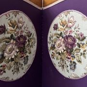 Four-panel screen decorated with an oval tapestry from the 20th century.