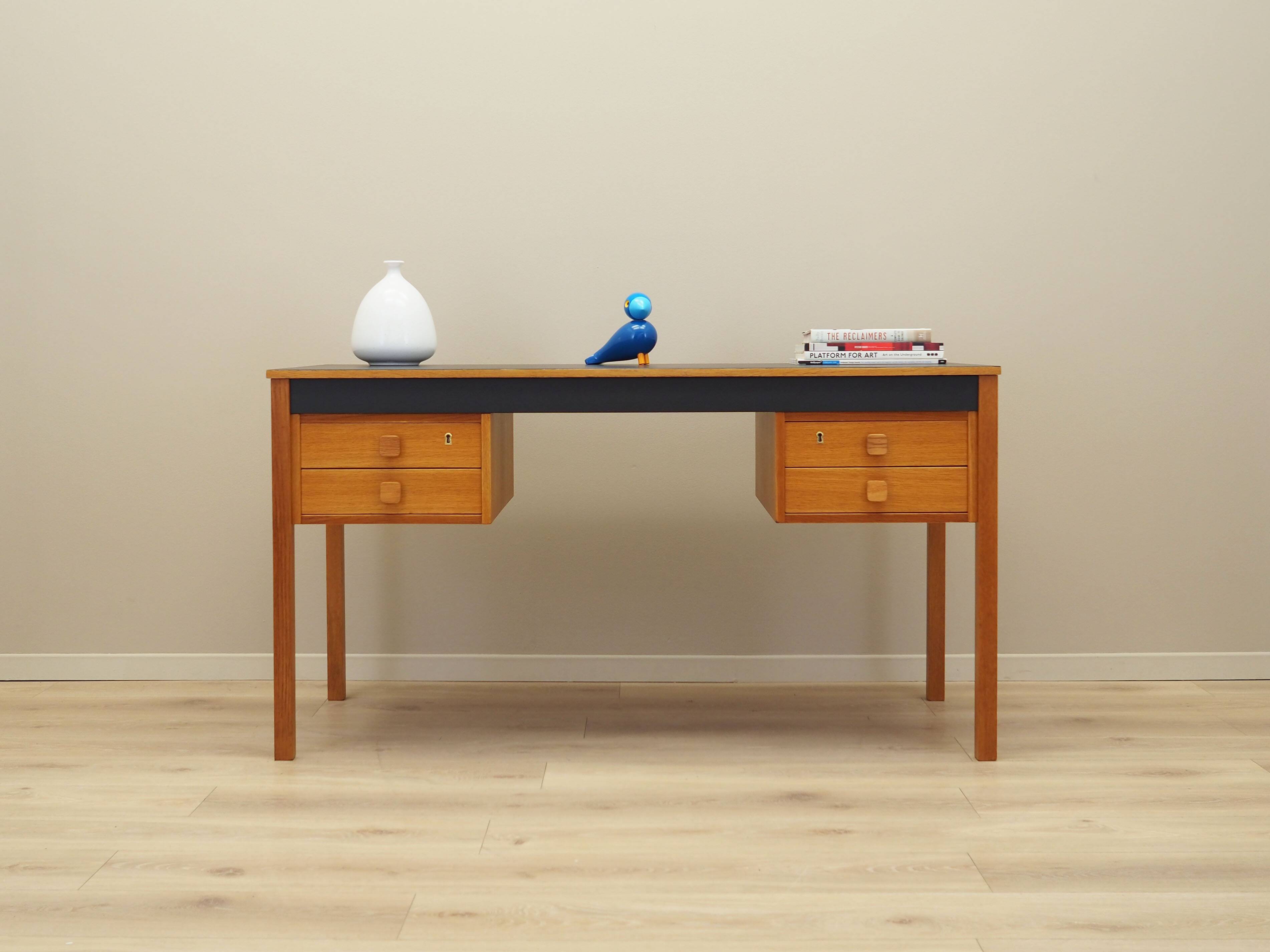 Bureau en frêne, design danois, années 1970, production : Danemark