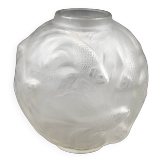Vase « formose » (1924) en verre blanc soufflé-pressé moulé patiné opalescent de rene lalique