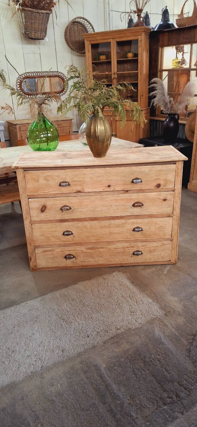 Trade furniture with drawers