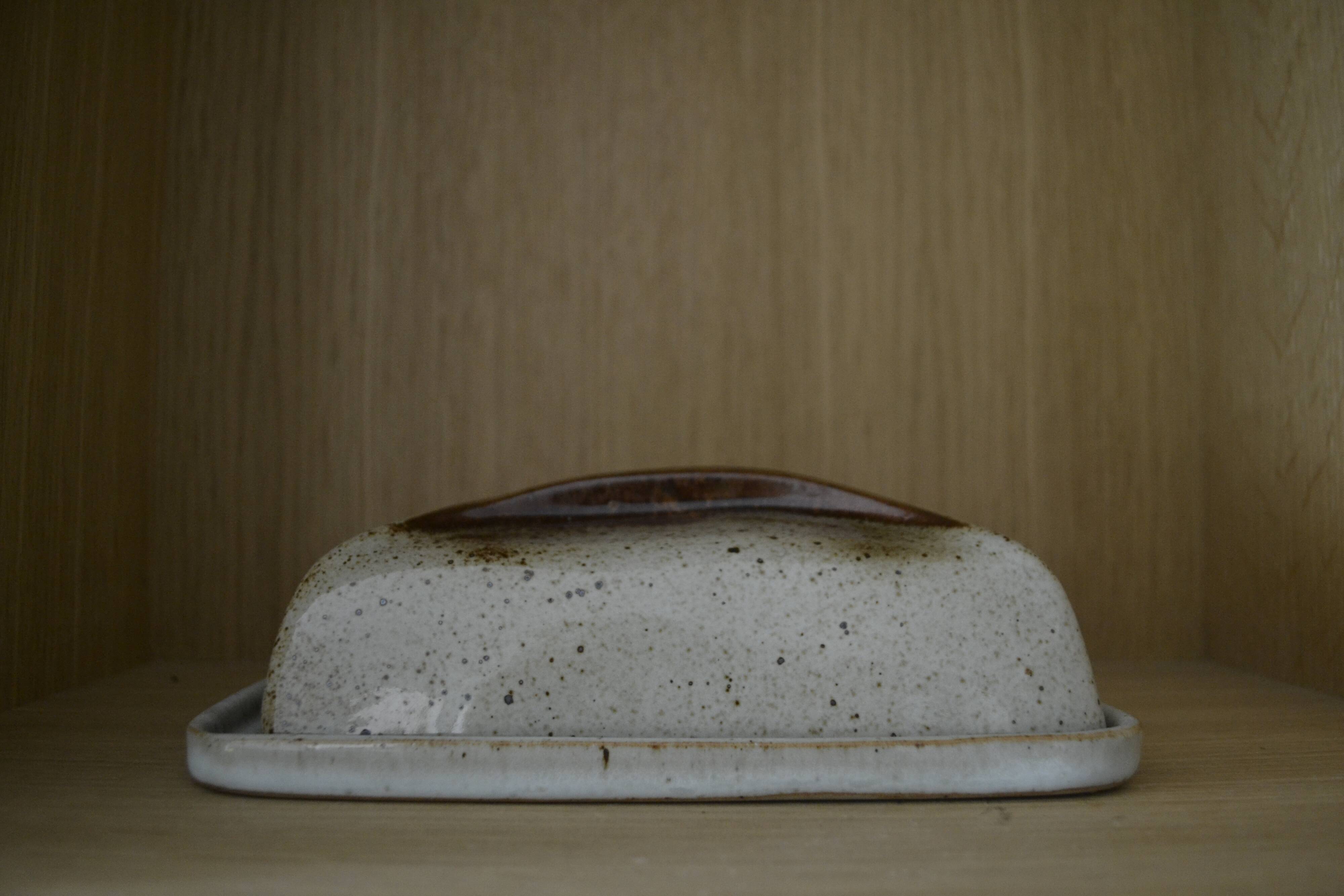 Beurrier en grès moucheté