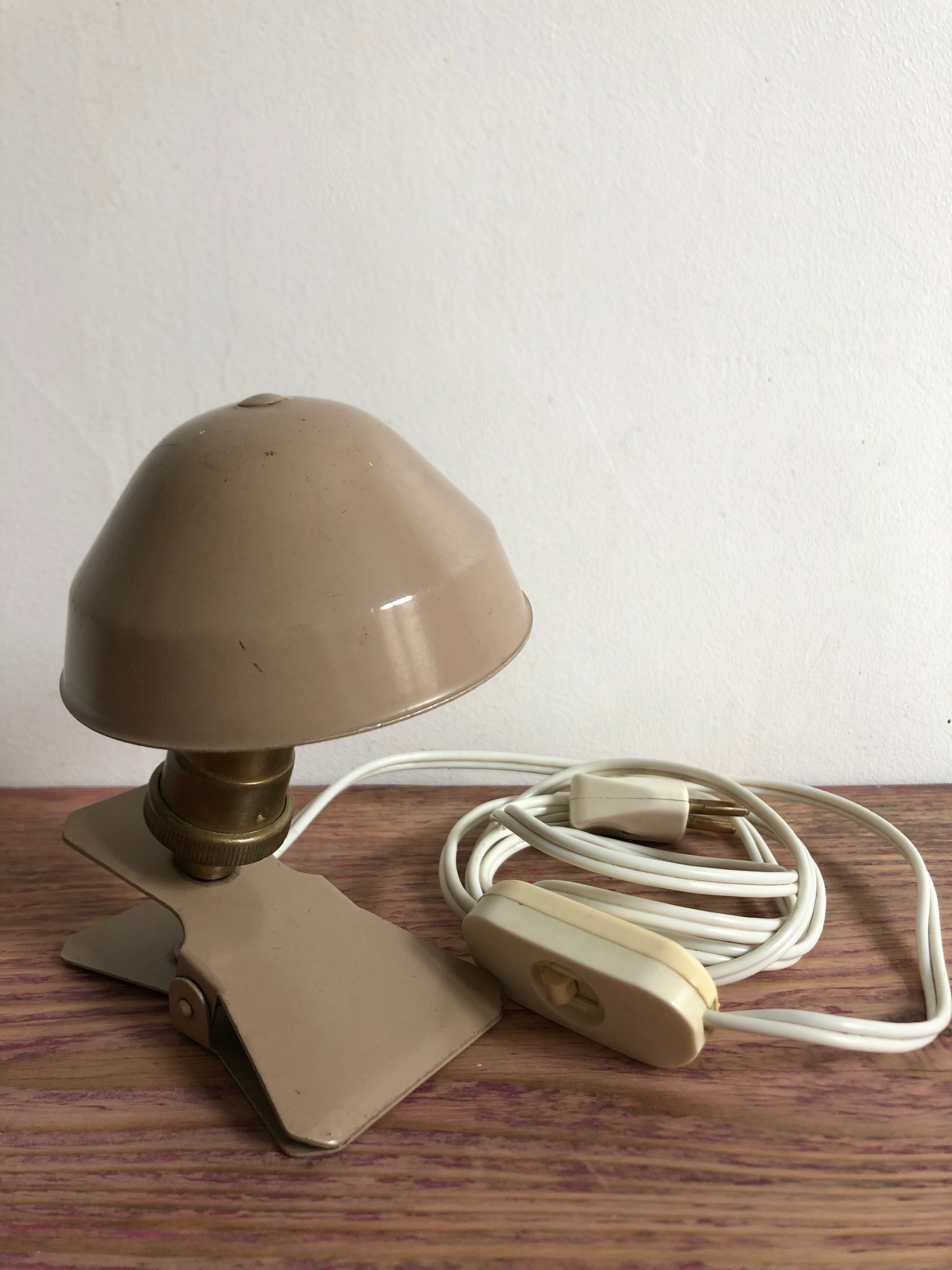 Mushroom clip lamp