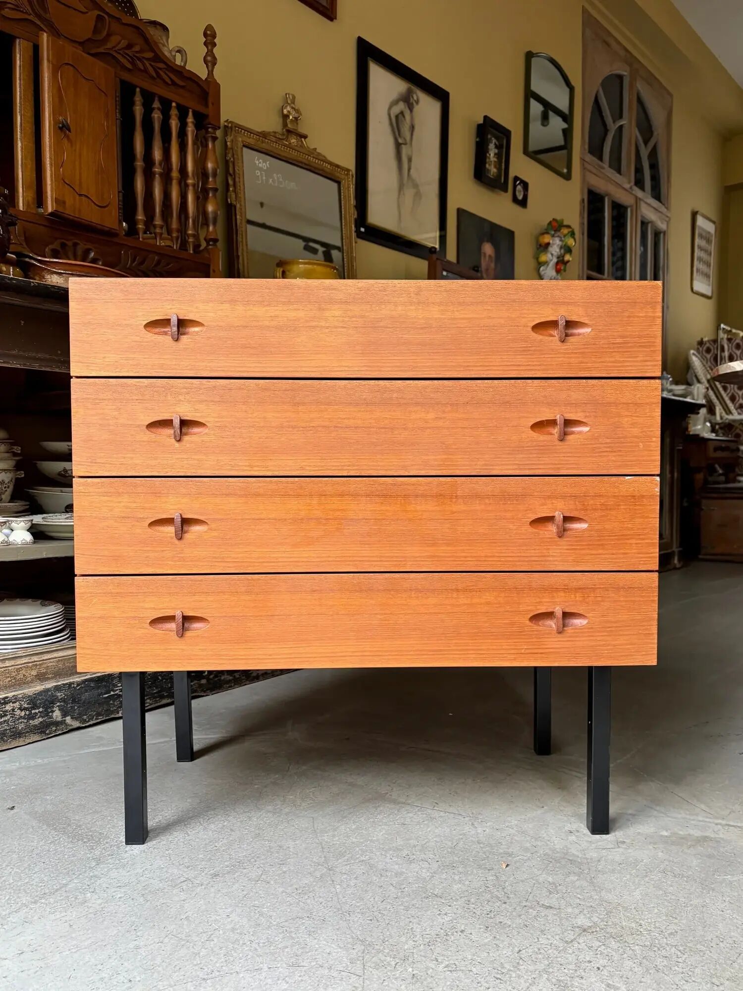 Chest of drawers with 4 drawers in teak attributed to Henry Walter Klein.