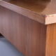 Bureau en bois avec des tiroirs