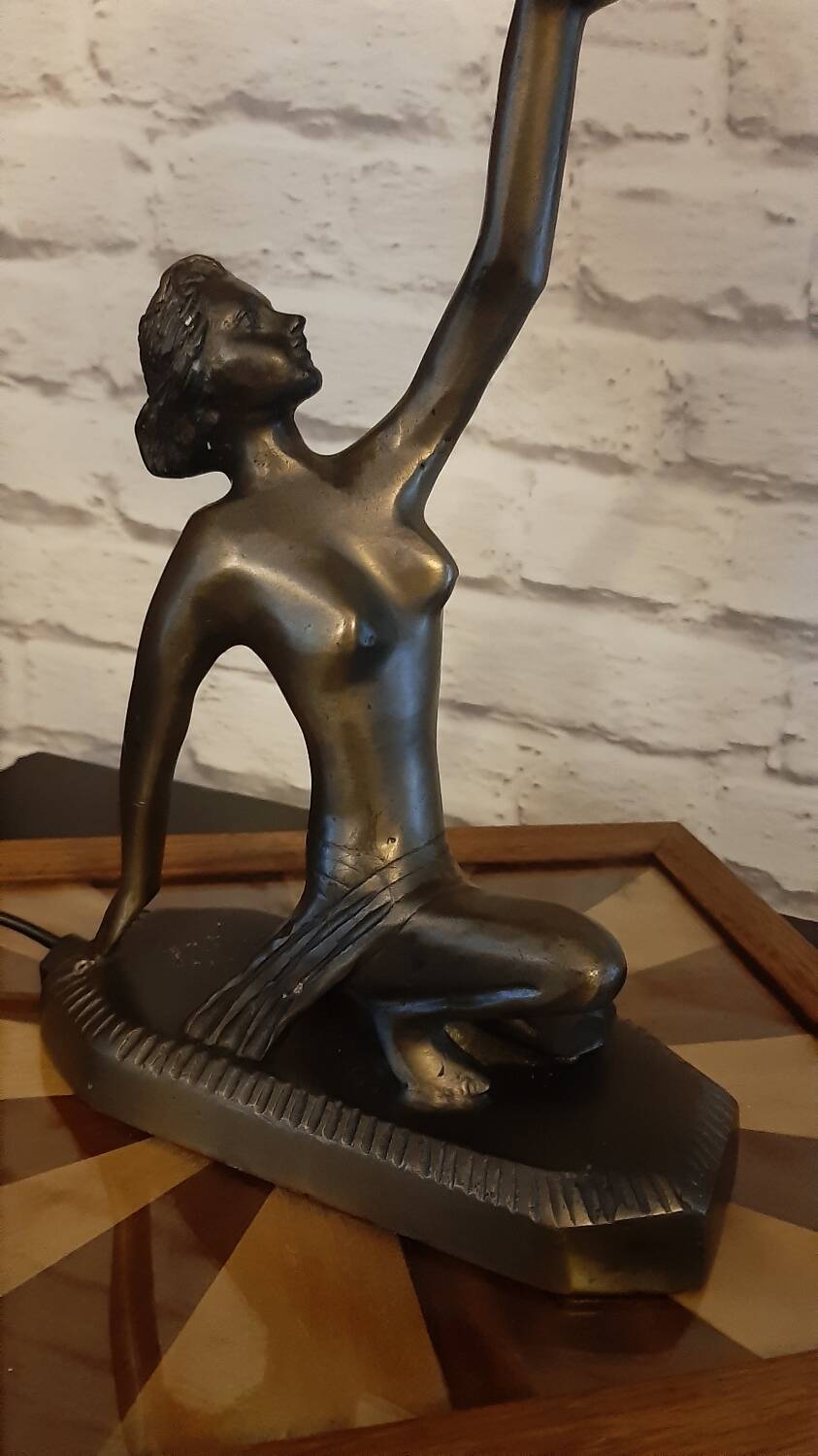 Art Deco Lamp - Globe Dancer