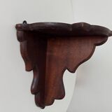 Paire d'étagères anciennes en bois sculpté