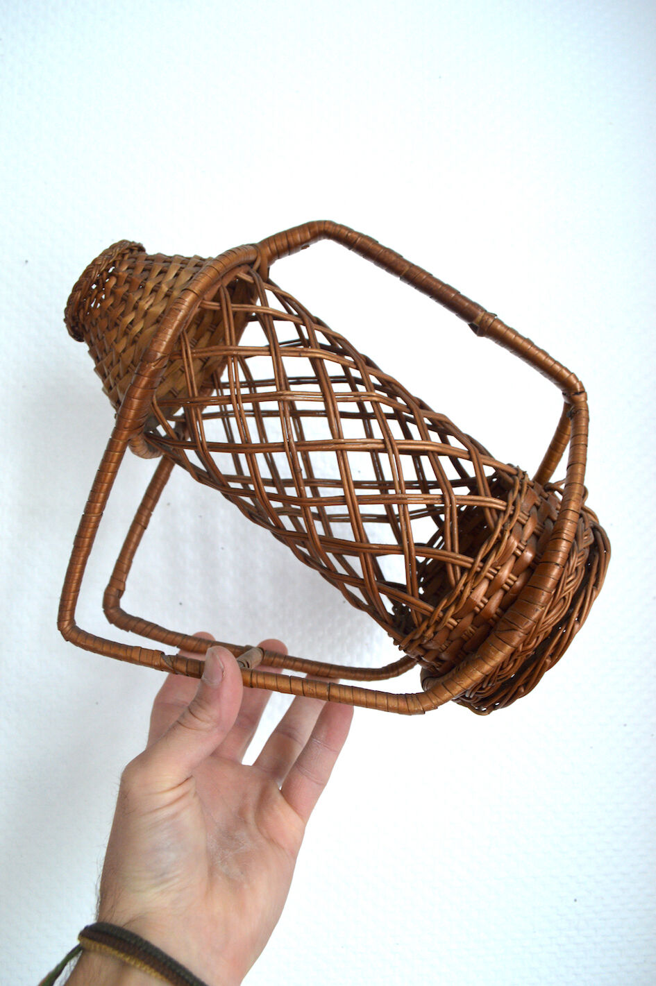 Rattan bottle holder