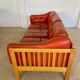Canapé vintage suédois des années 70 en cuir cognac pour 3 personnes.
