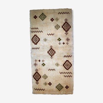 Vintage Moroccan carpet Berber rug style 2.3' x 4.7' (71cm x 145cm) 1970s, 1C758