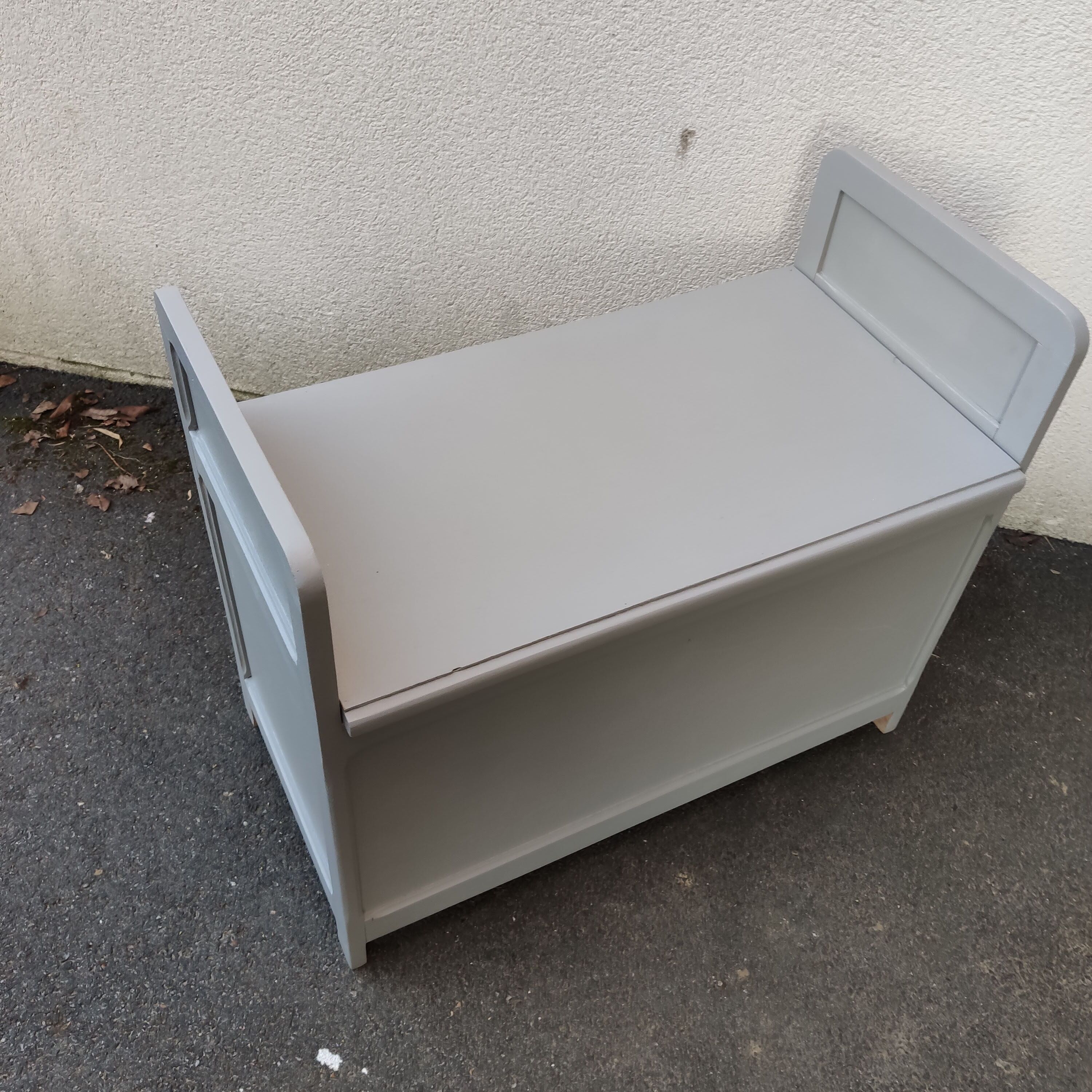 vintage wooden chest/bench