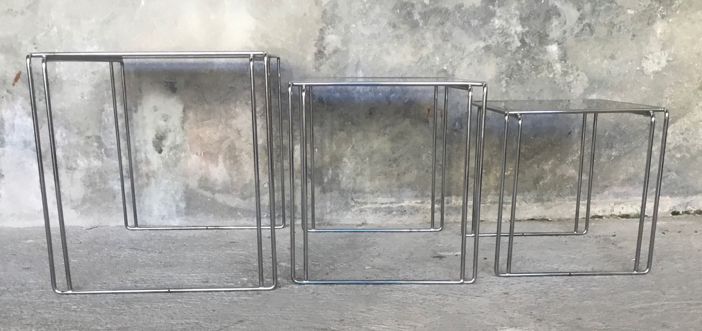 Suite of 3 space-age nesting tables stainless steel and glass - design 1970