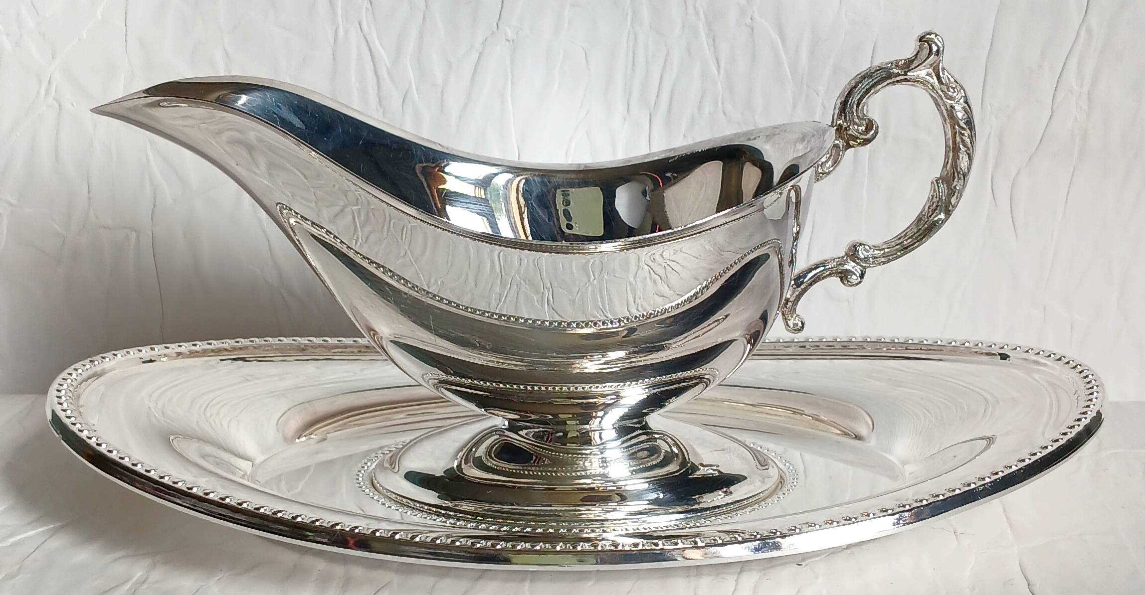 Saucière & son plateau en métal argenté "MR Silver Plated" made in England