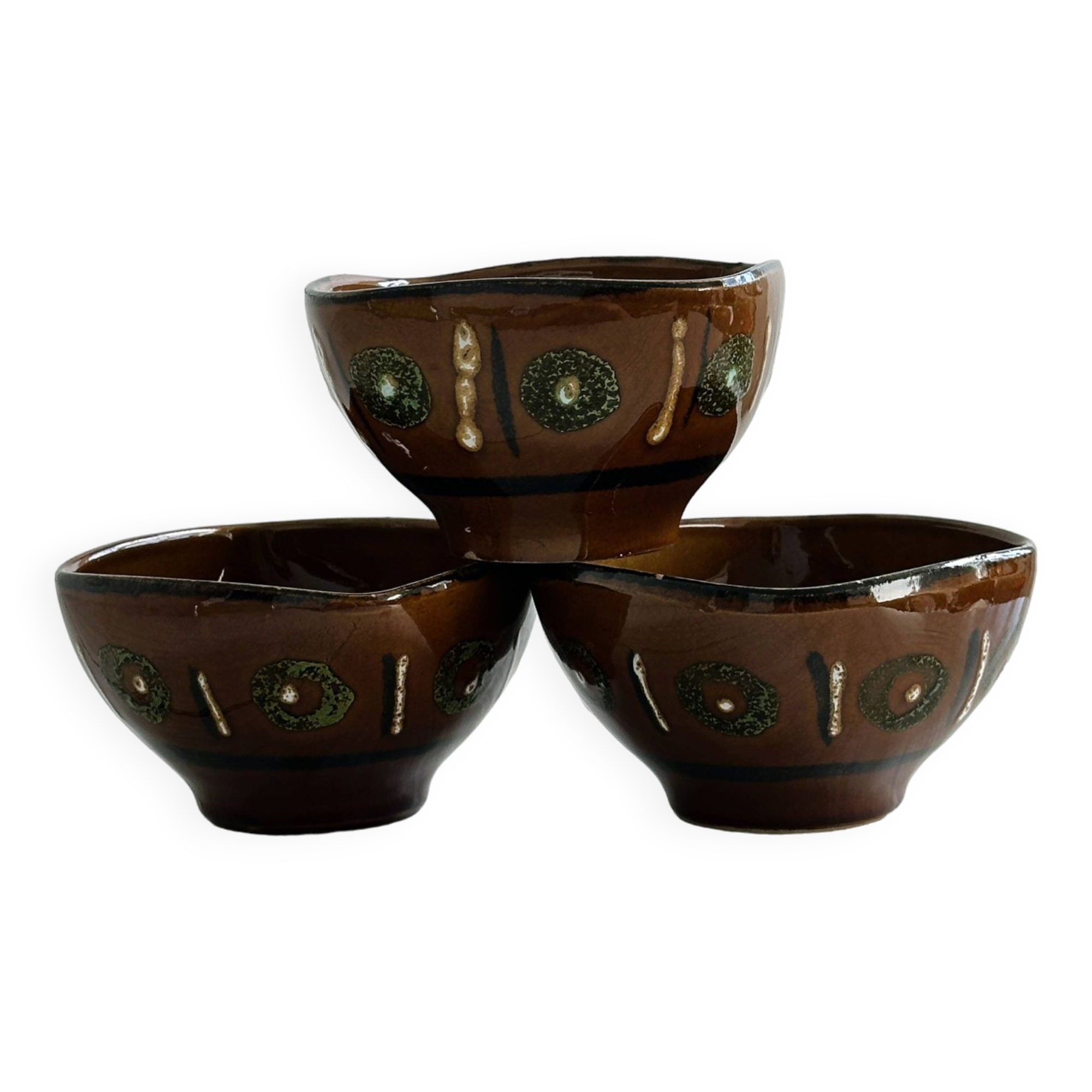 3 ceramic bowls.